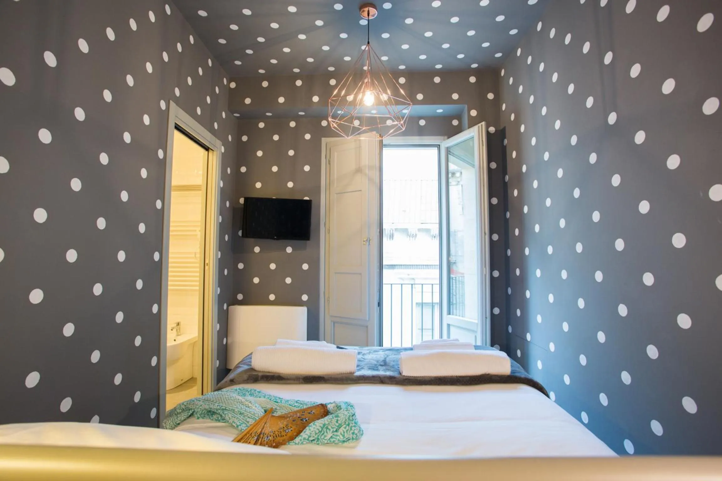 Balcony/Terrace, Bed in Intervallo Boutique Hotel