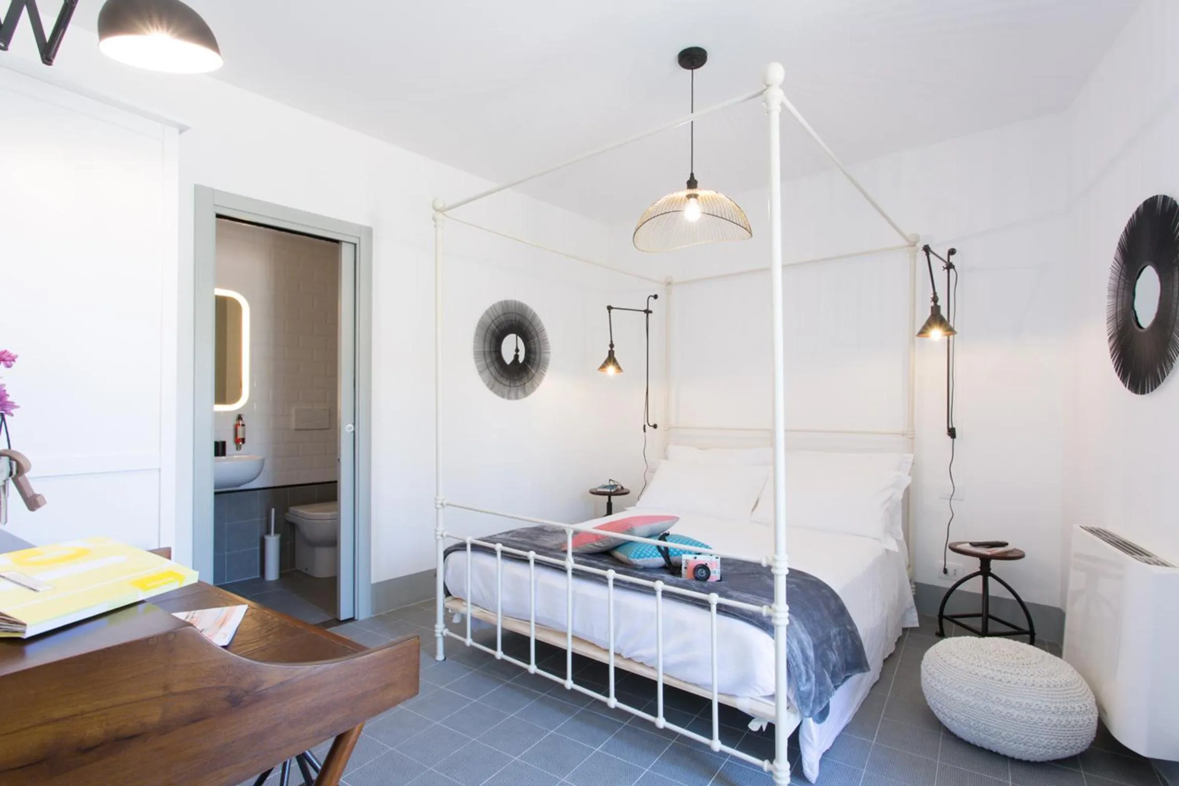 Bathroom, Bed in Intervallo Boutique Hotel