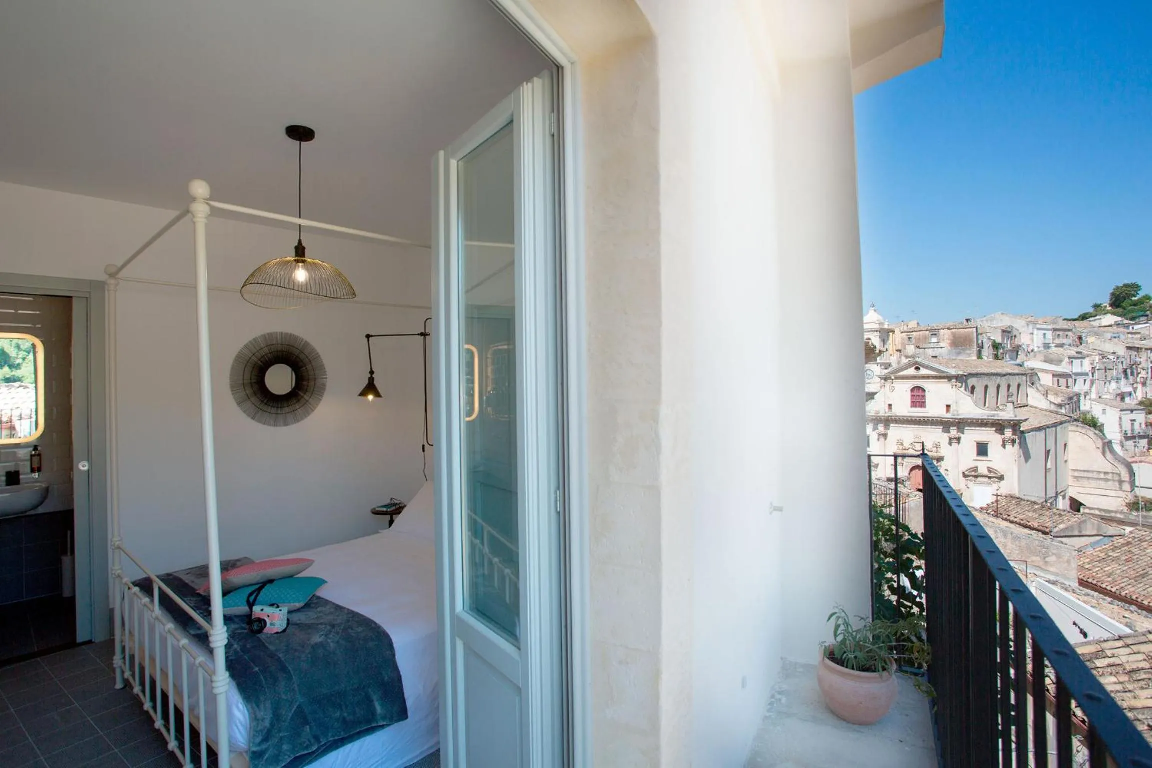 View (from property/room), Bed in Intervallo Boutique Hotel