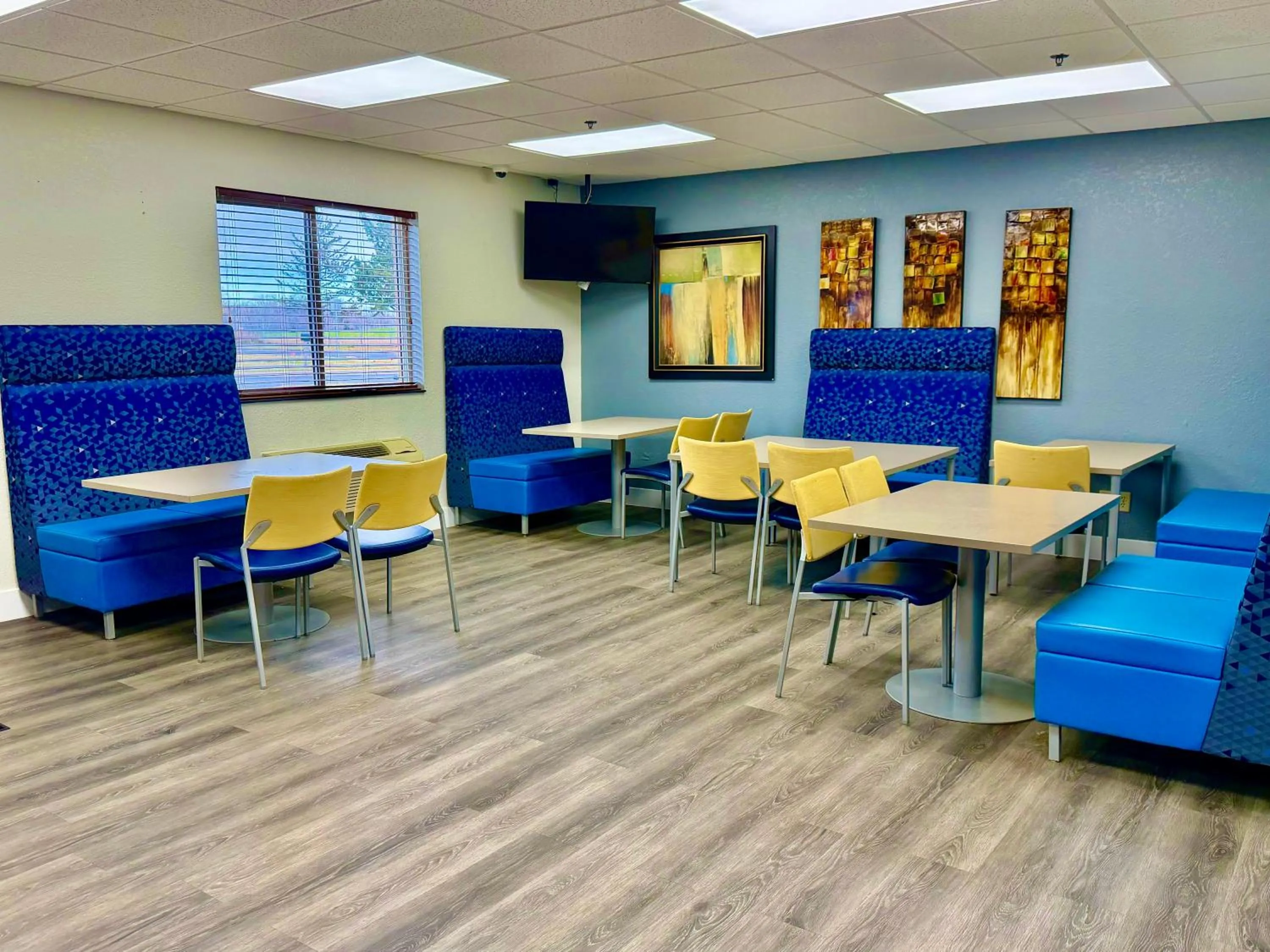 Seating area in Blaine Town Inn & Suites