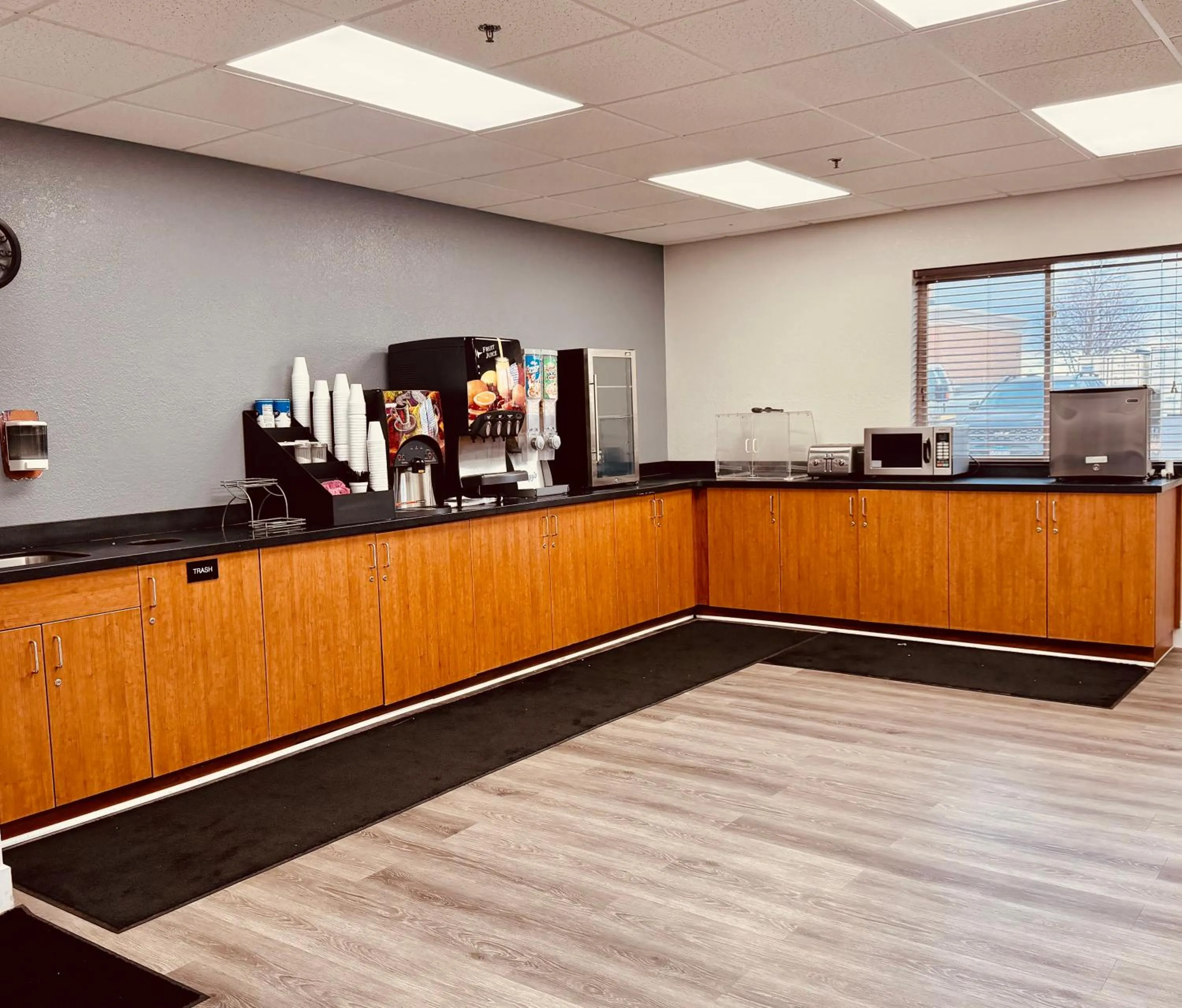 Breakfast in Blaine Town Inn & Suites