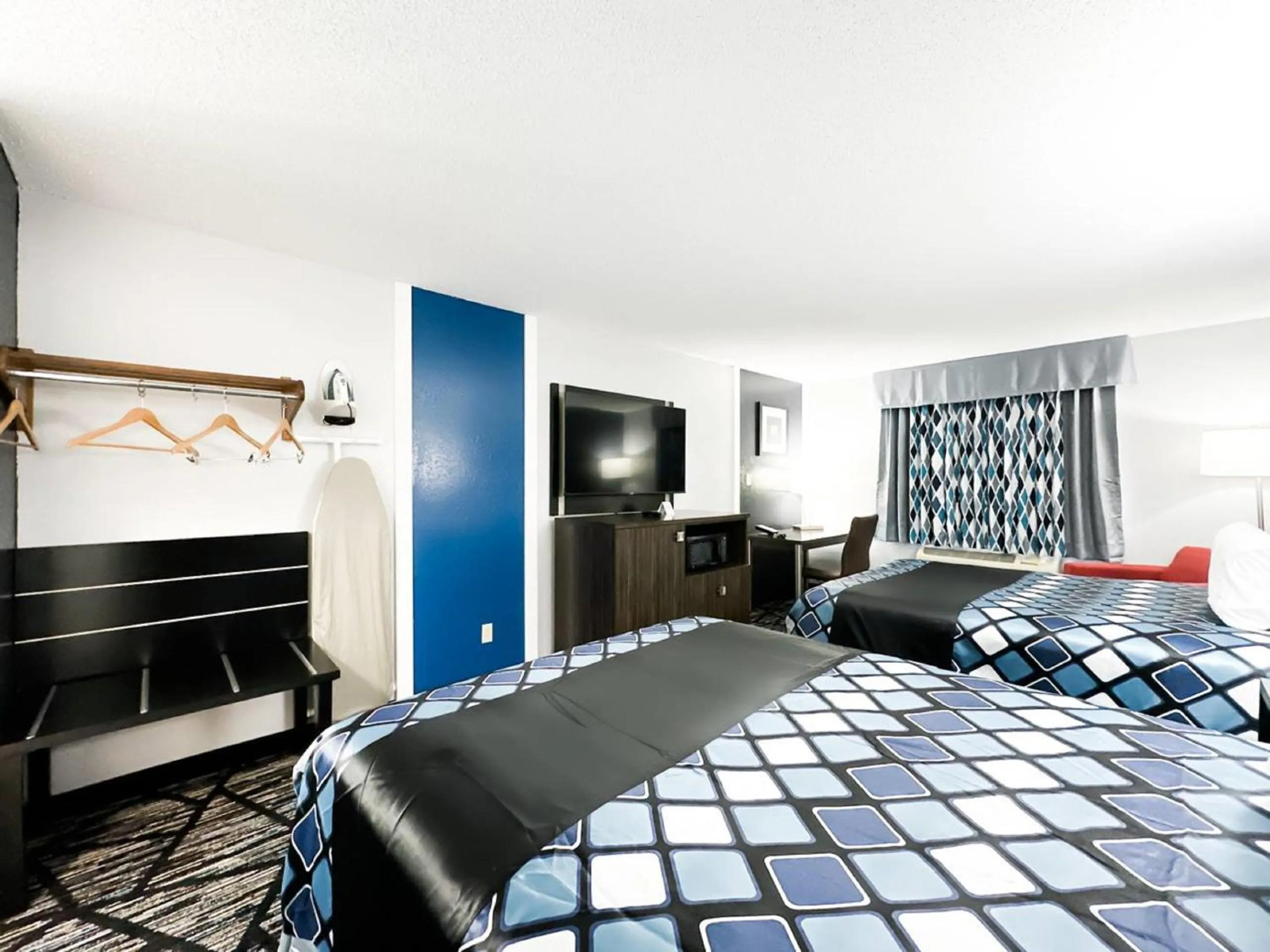 Bed in Blaine Town Inn & Suites