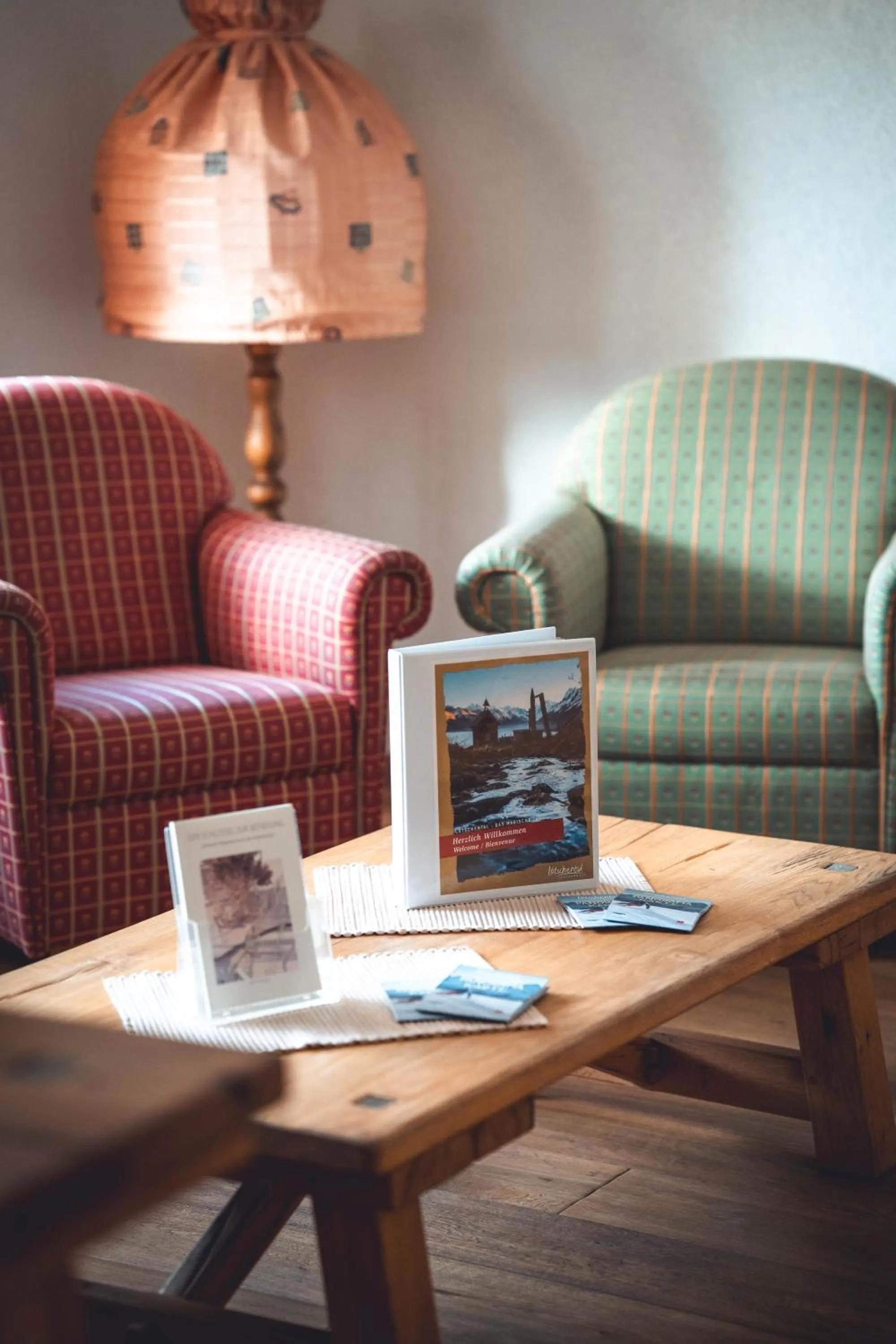 Communal lounge/ TV room in Alpenhotel zur Wildi Lauchernalp
