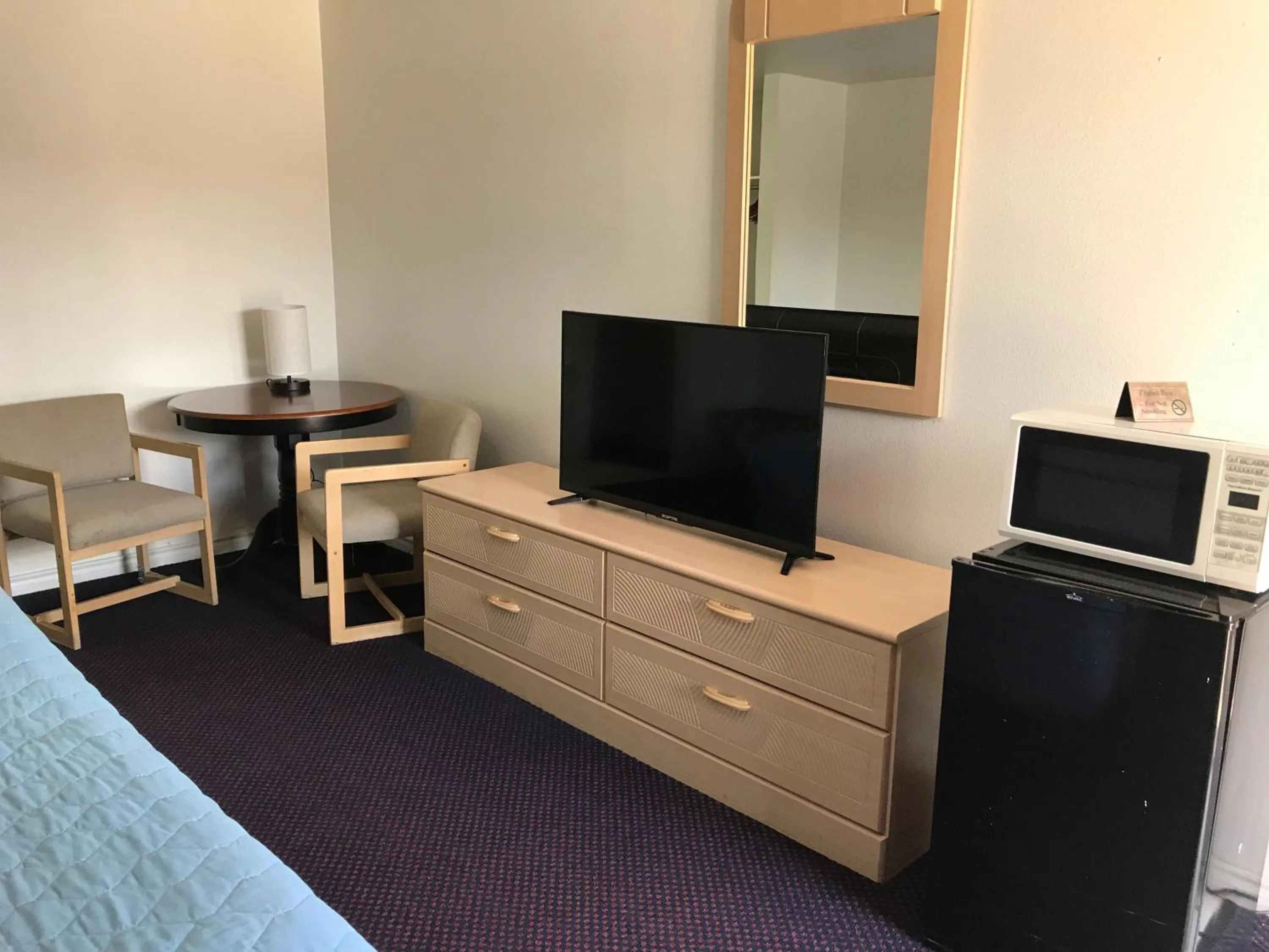Bedroom, Bed in Luxury Inn