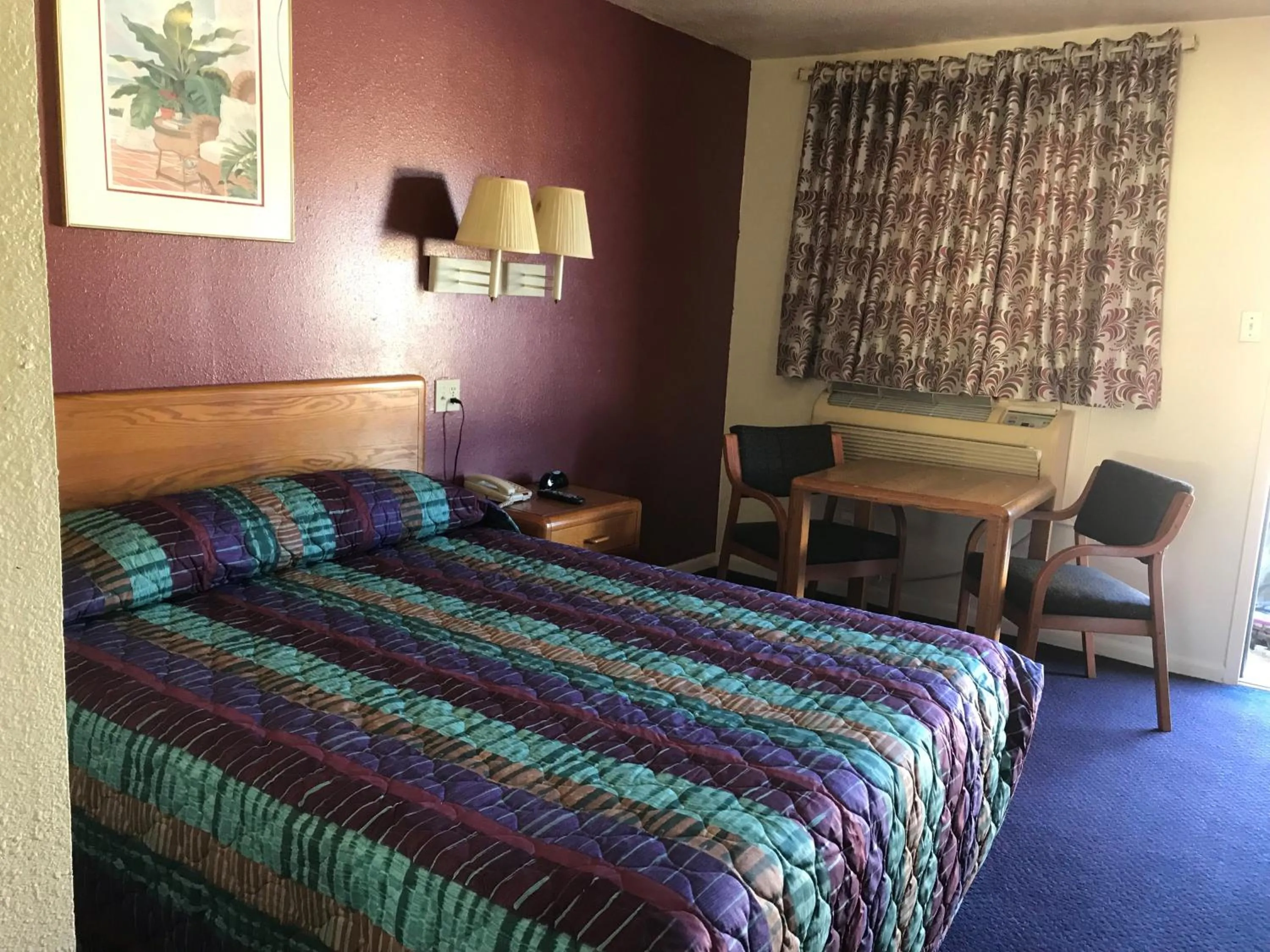 Bedroom, Bed in Luxury Inn