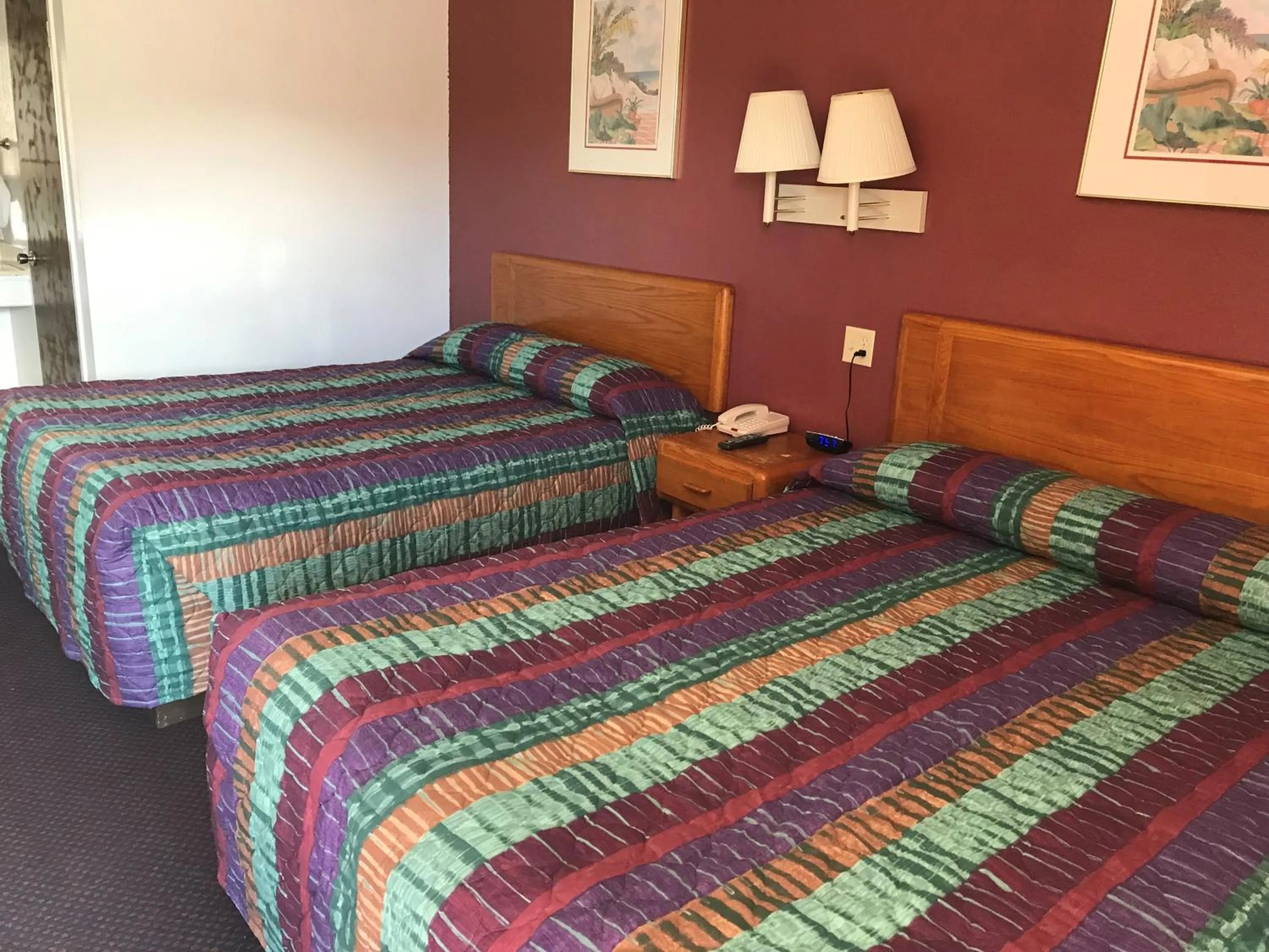 Bedroom, Bed in Luxury Inn