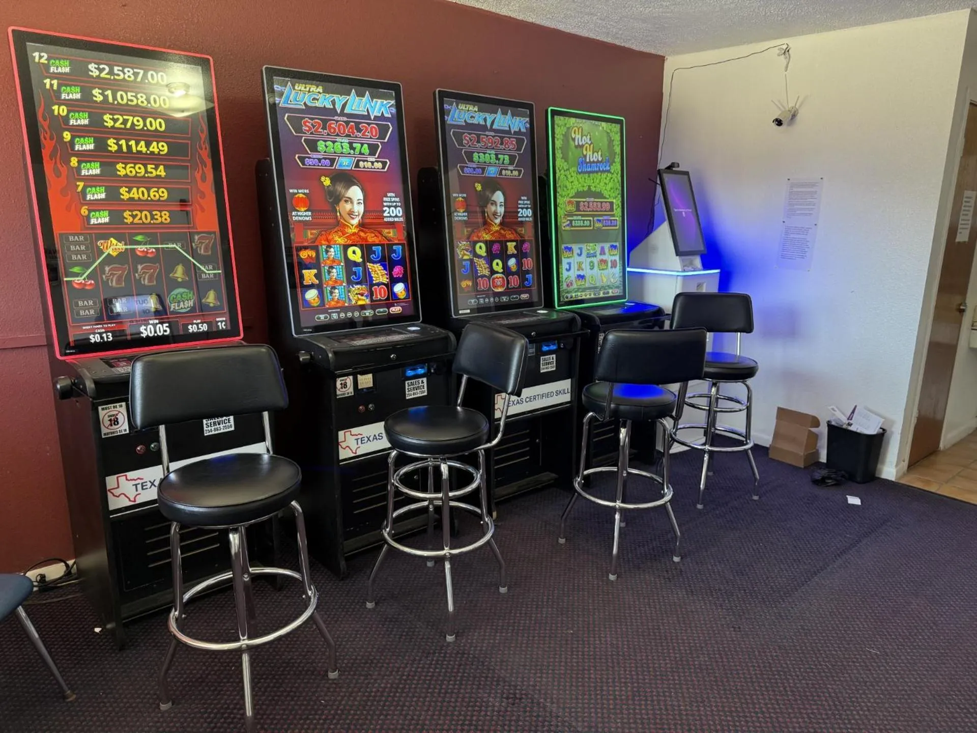 Game Room in Luxury Inn