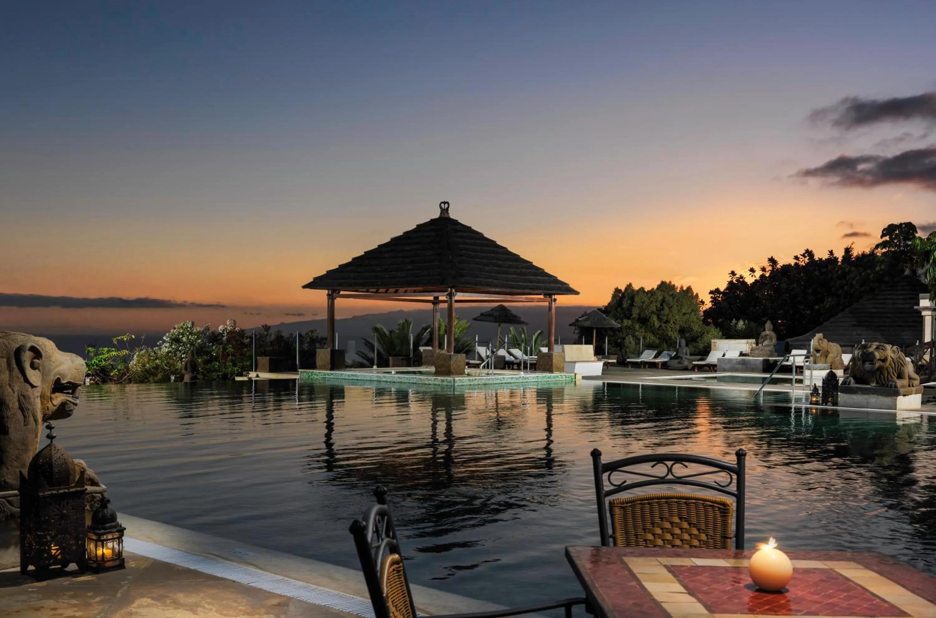 Regency Country Club, Apartments Suites