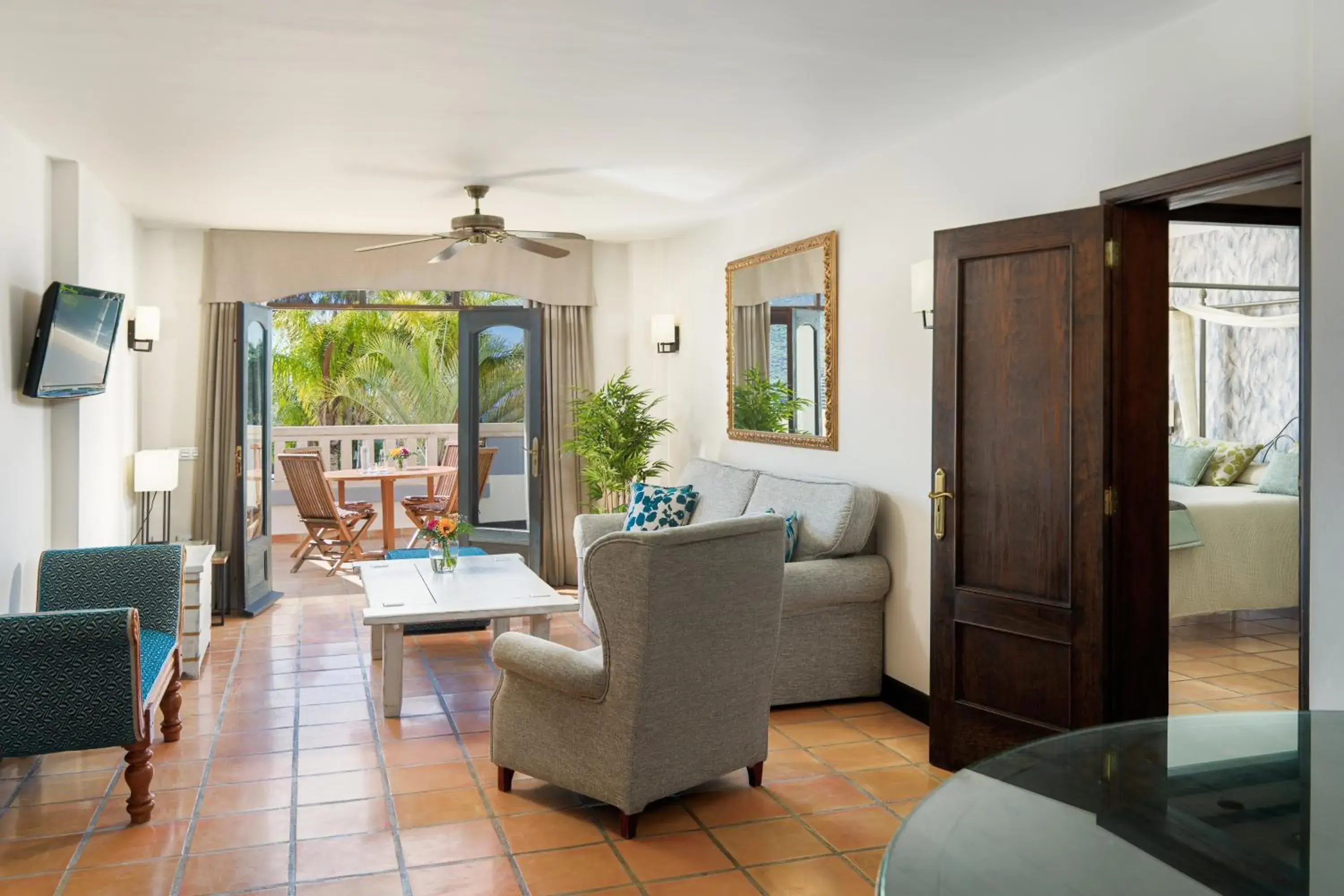 One-Bedroom Apartment Suite with Jacuzzi & Solarium in Regency Country Club, Apartments Suites One-Bedroom Apartment Suite with Jacuzzi & Solarium in Regency Country Club, Apartments Suites