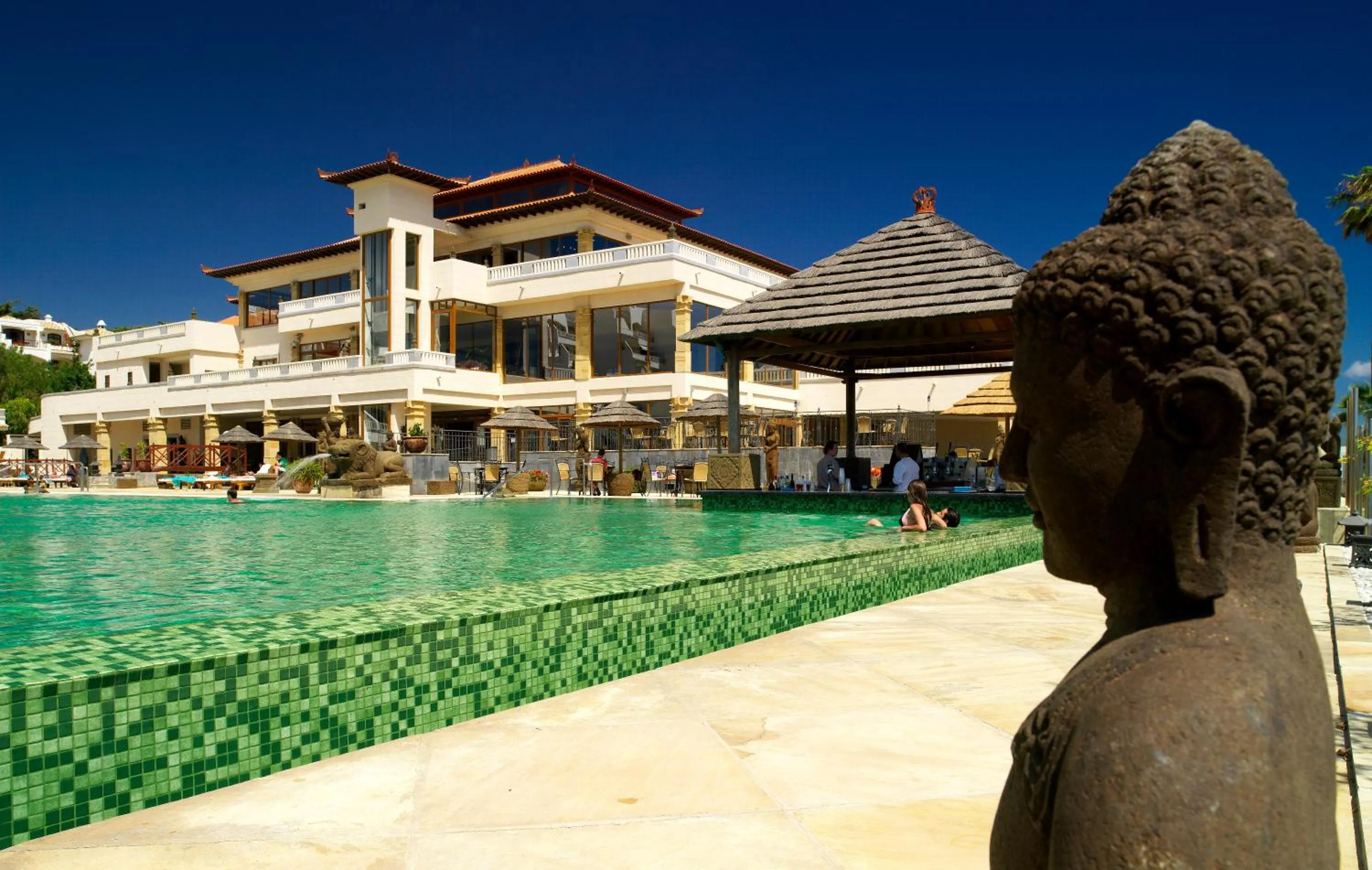 Regency Country Club, Apartments Suites