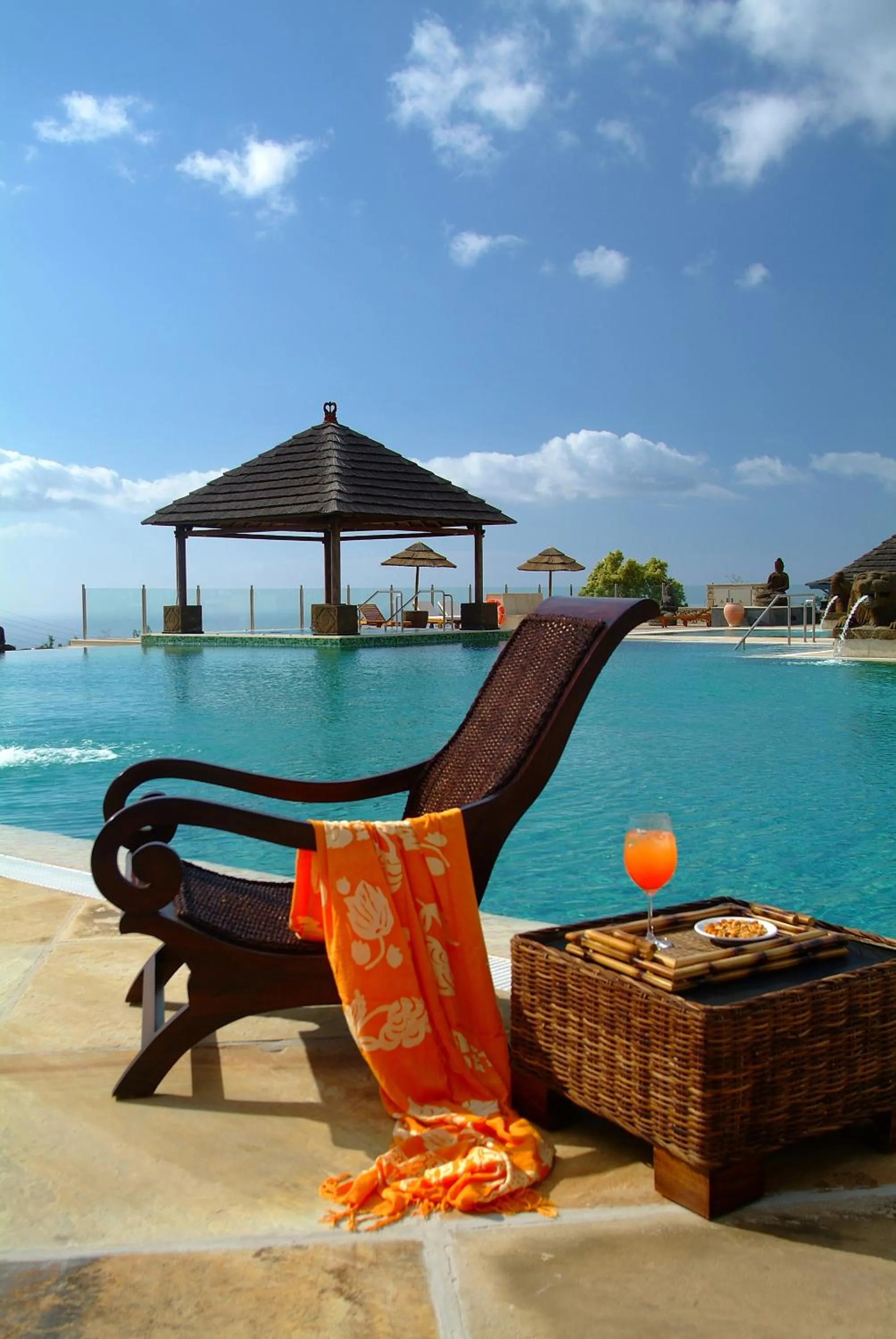 Swimming pool in Regency Country Club, Apartments Suites