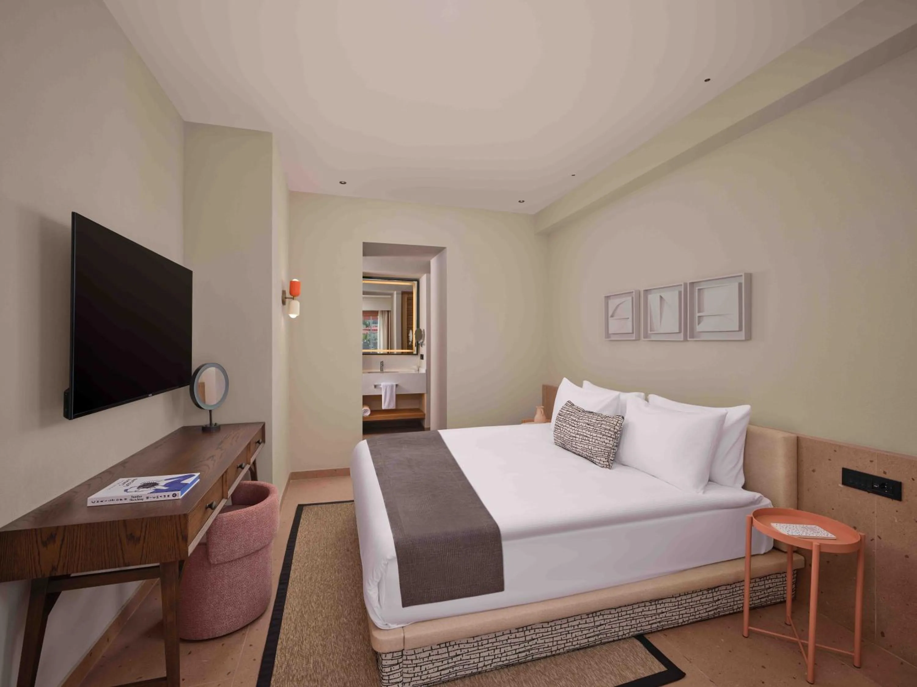 Bedroom, Bed in Paloma Grida