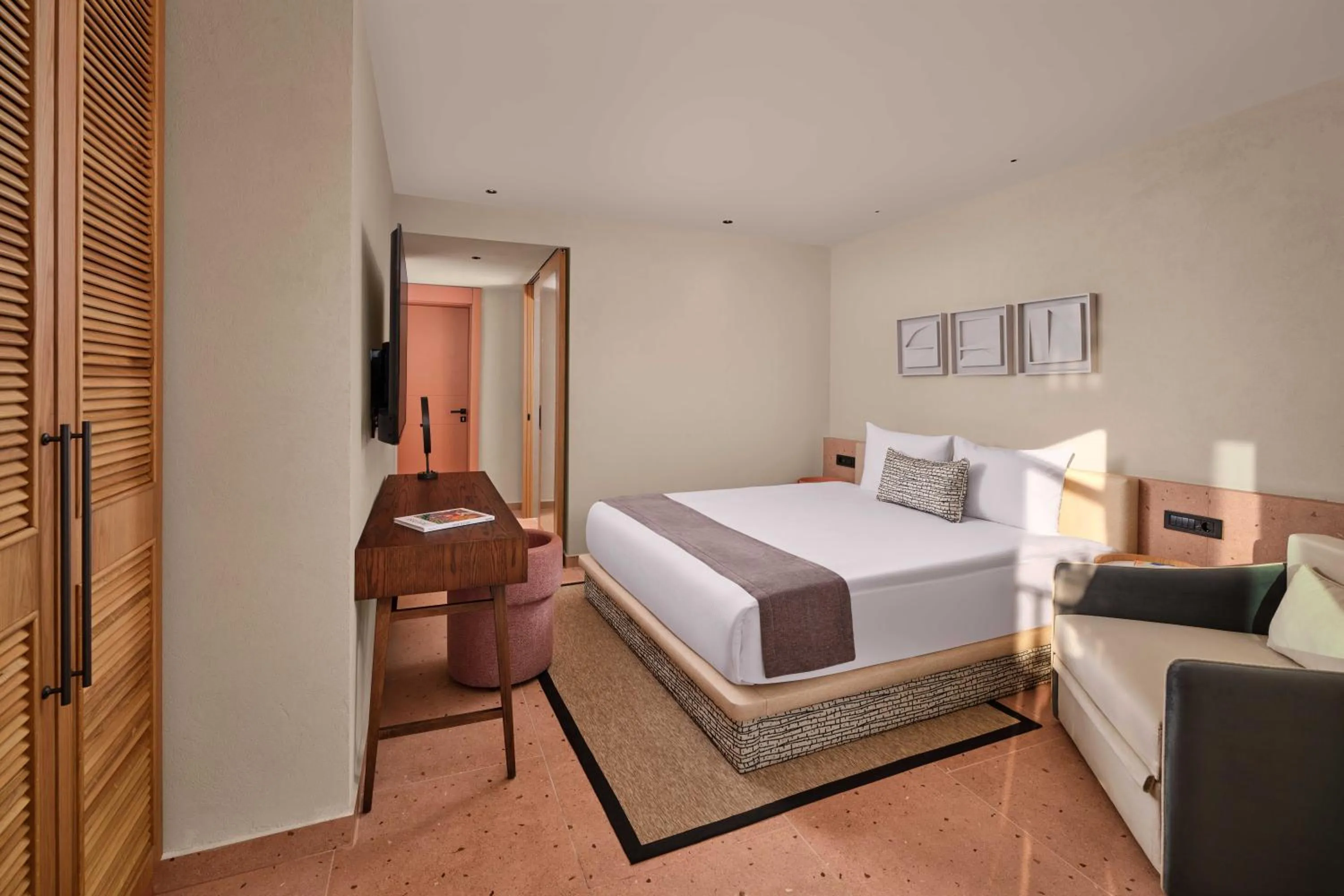 Bedroom, Bed in Paloma Grida