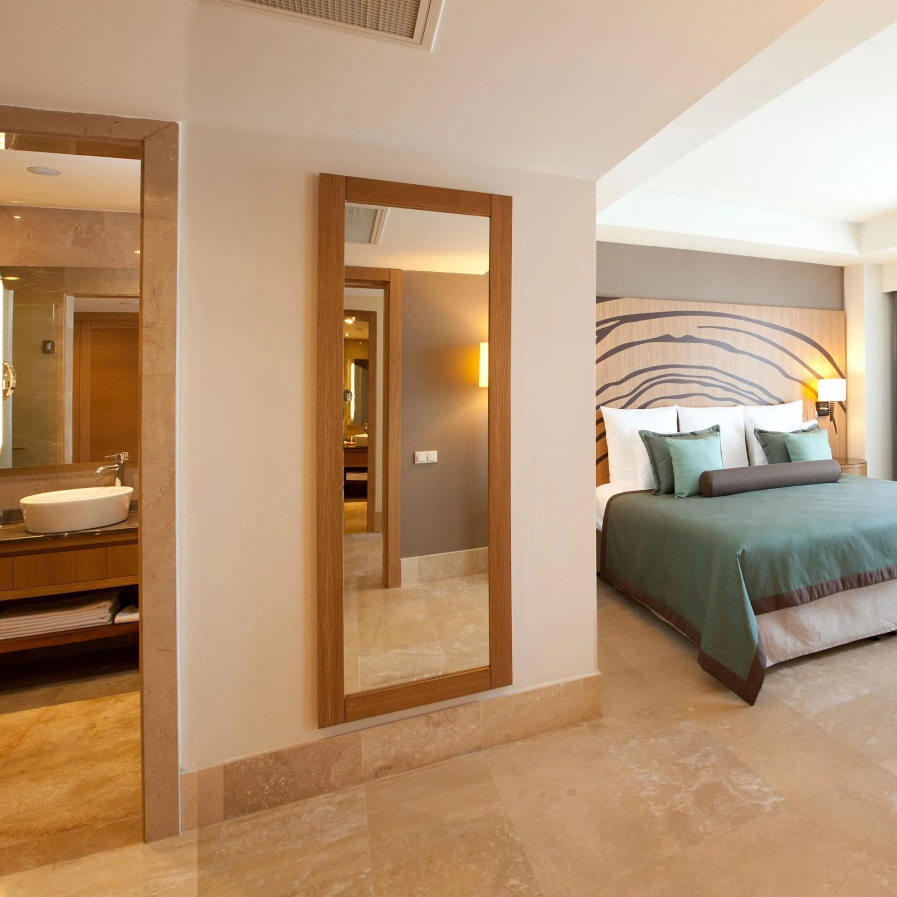 Shower, Bed in Paloma Oceana