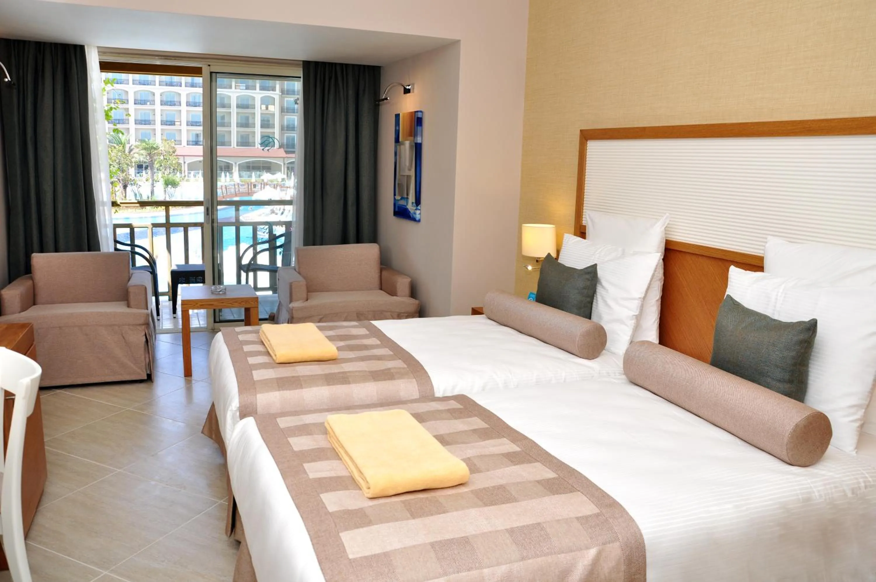 Photo of the whole room, Bed in Paloma Oceana