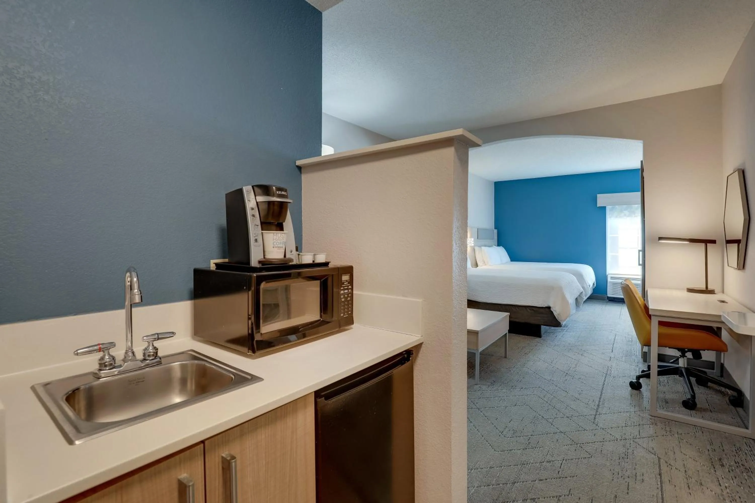 Photo of the whole room, Bed in Holiday Inn Express & Suites Orangeburg by IHG