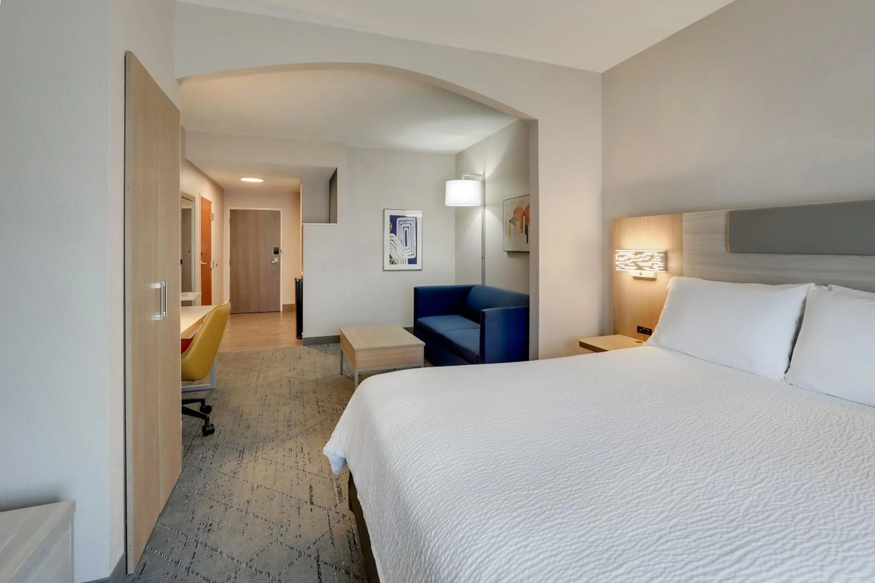 Photo of the whole room, Bed in Holiday Inn Express & Suites Orangeburg by IHG