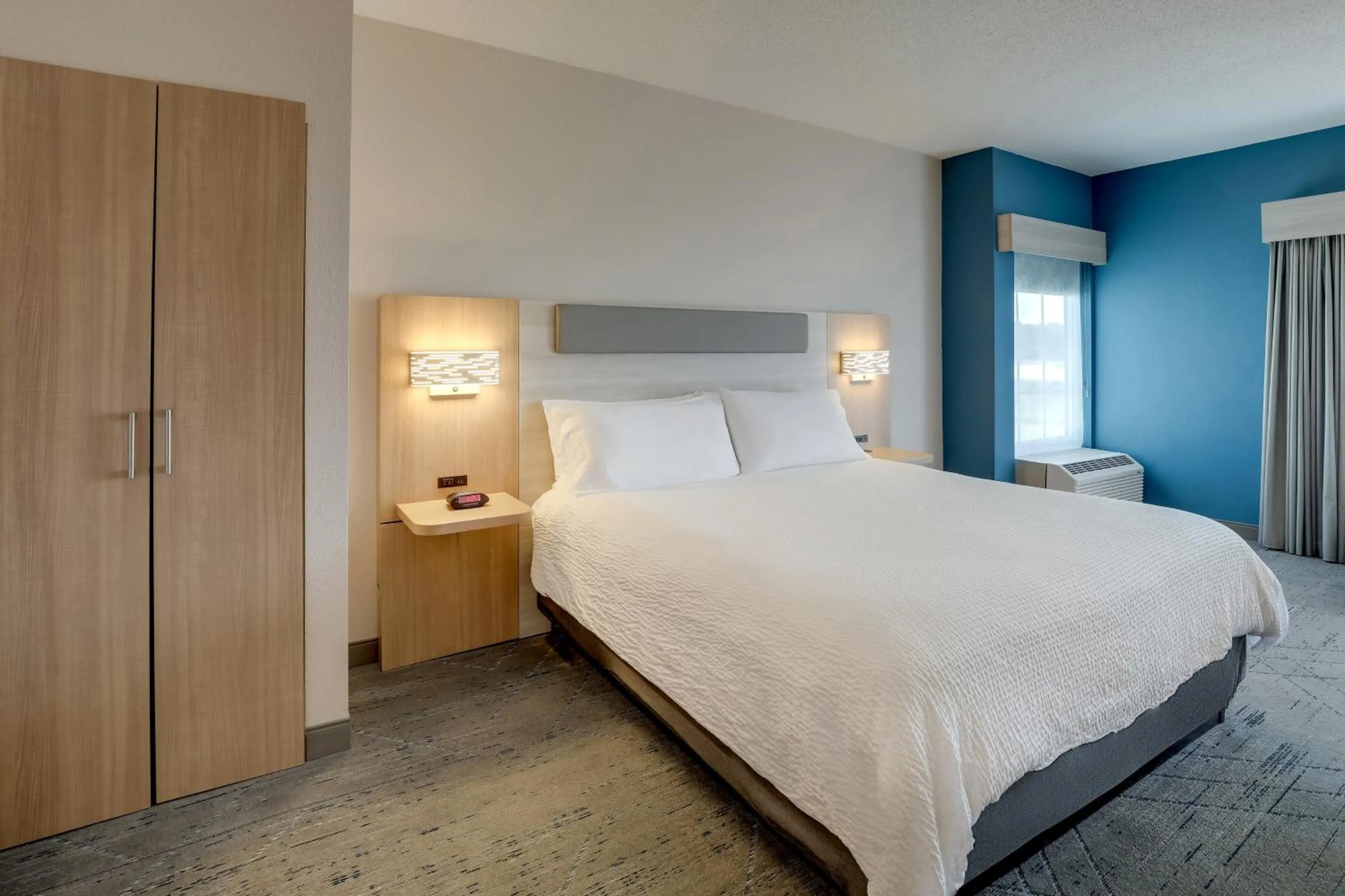 Photo of the whole room, Bed in Holiday Inn Express & Suites Orangeburg by IHG