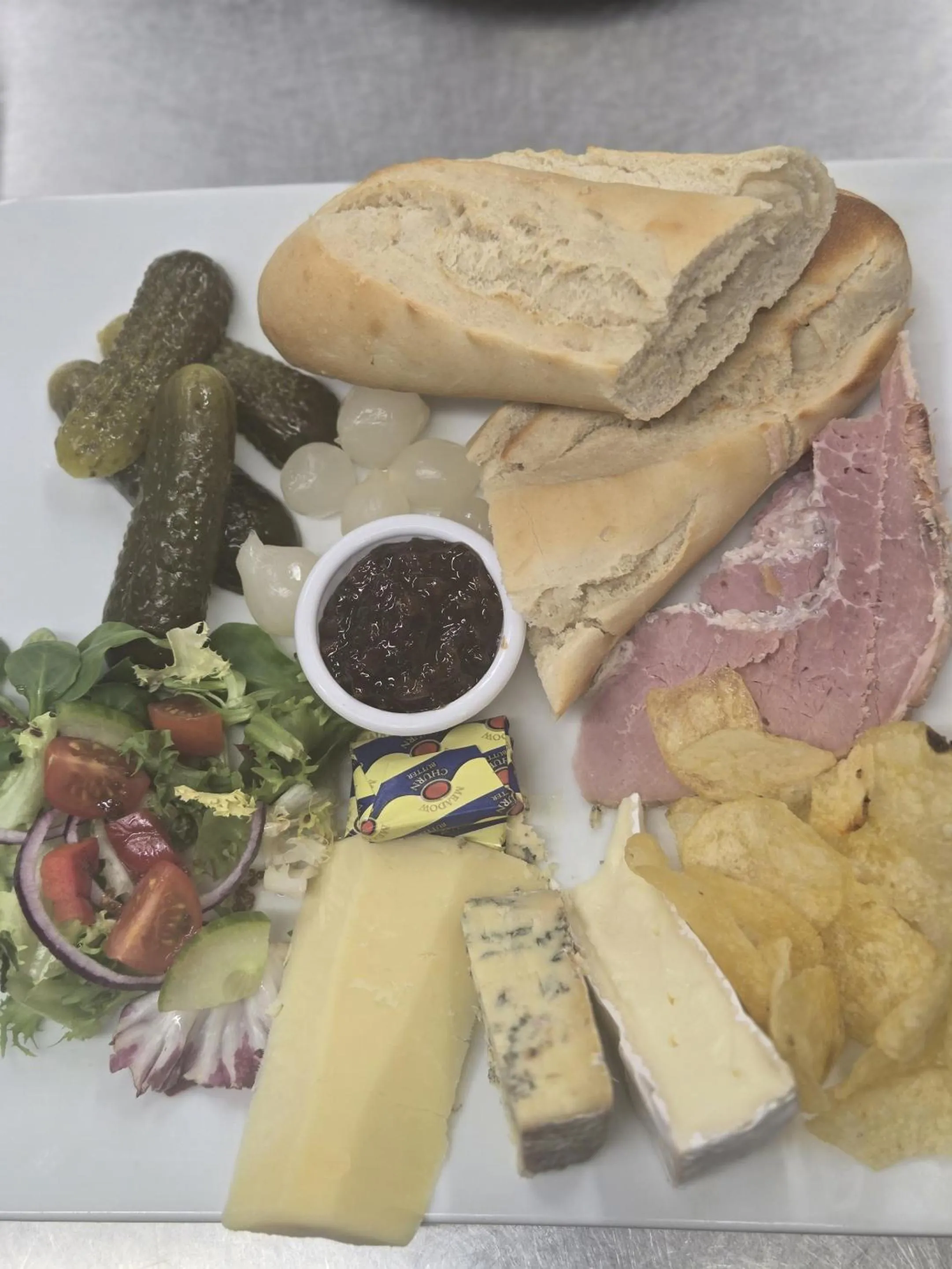 Food and drinks in The Benett Arms