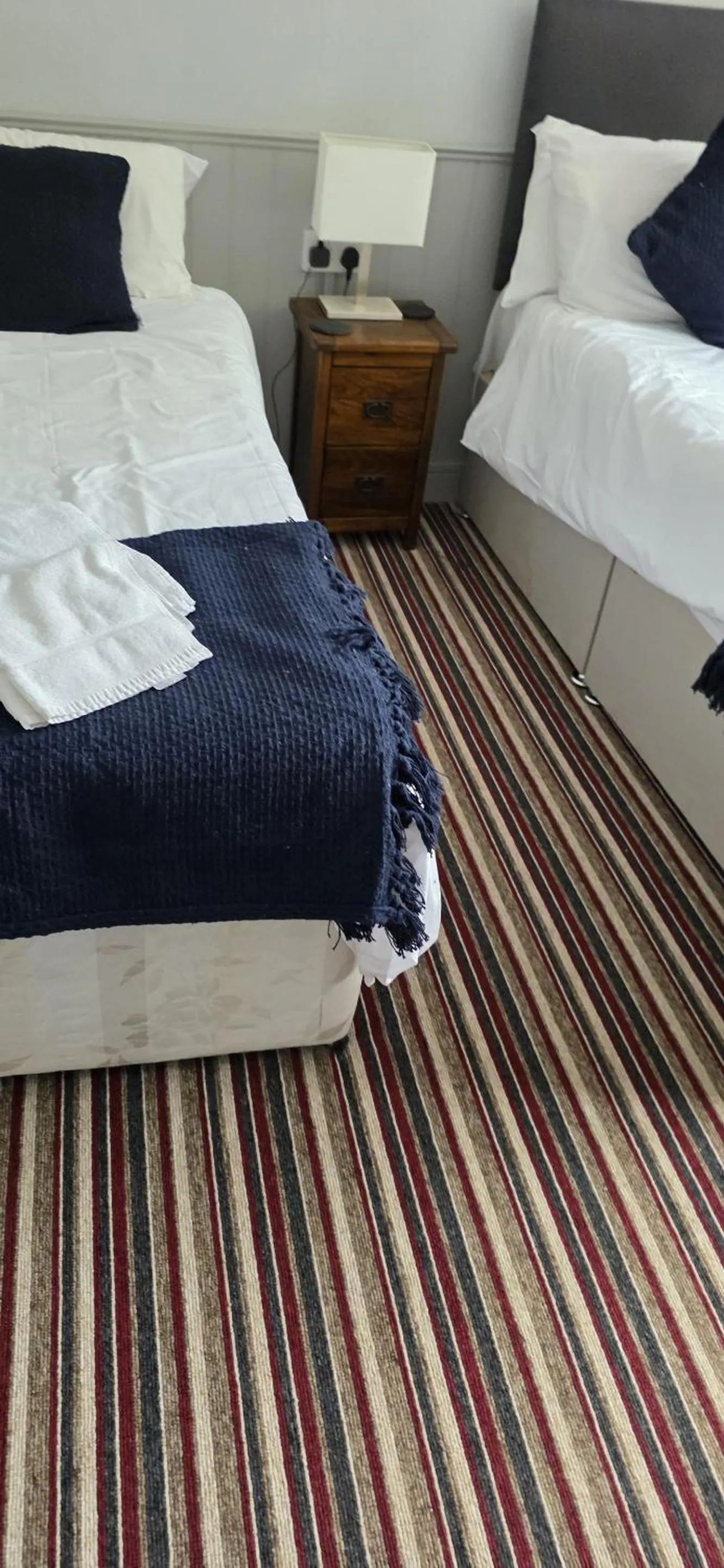 Bedroom, Bed in The Benett Arms