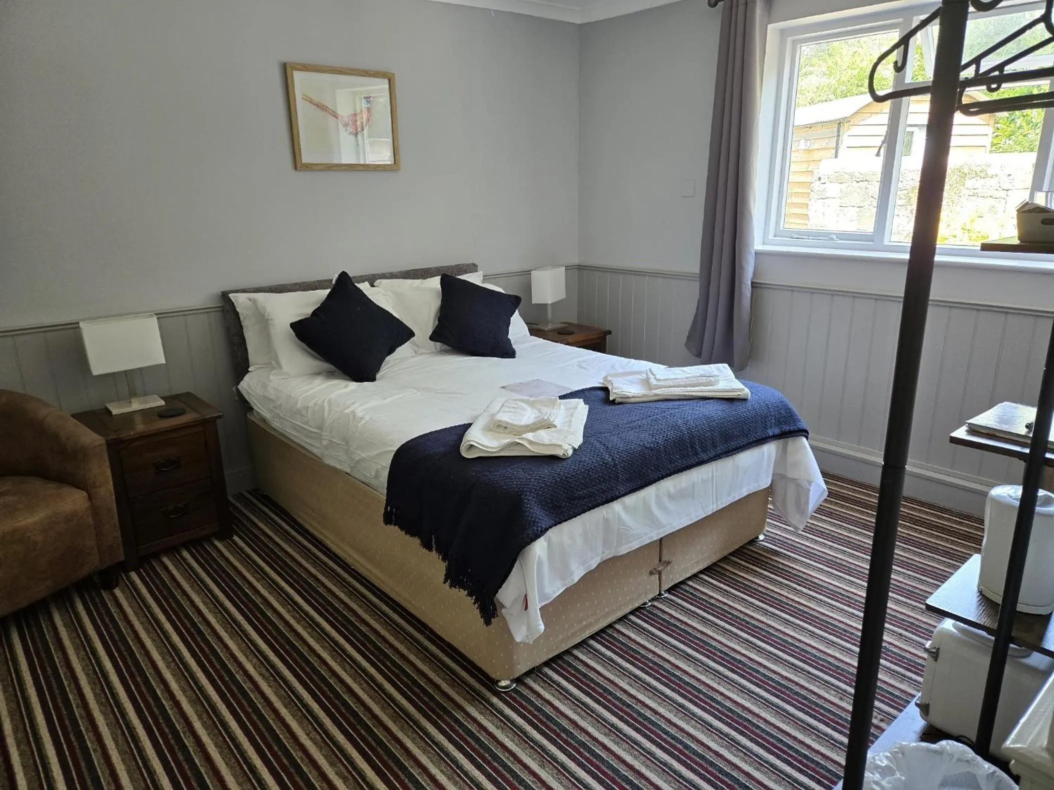 Bedroom, Bed in The Benett Arms