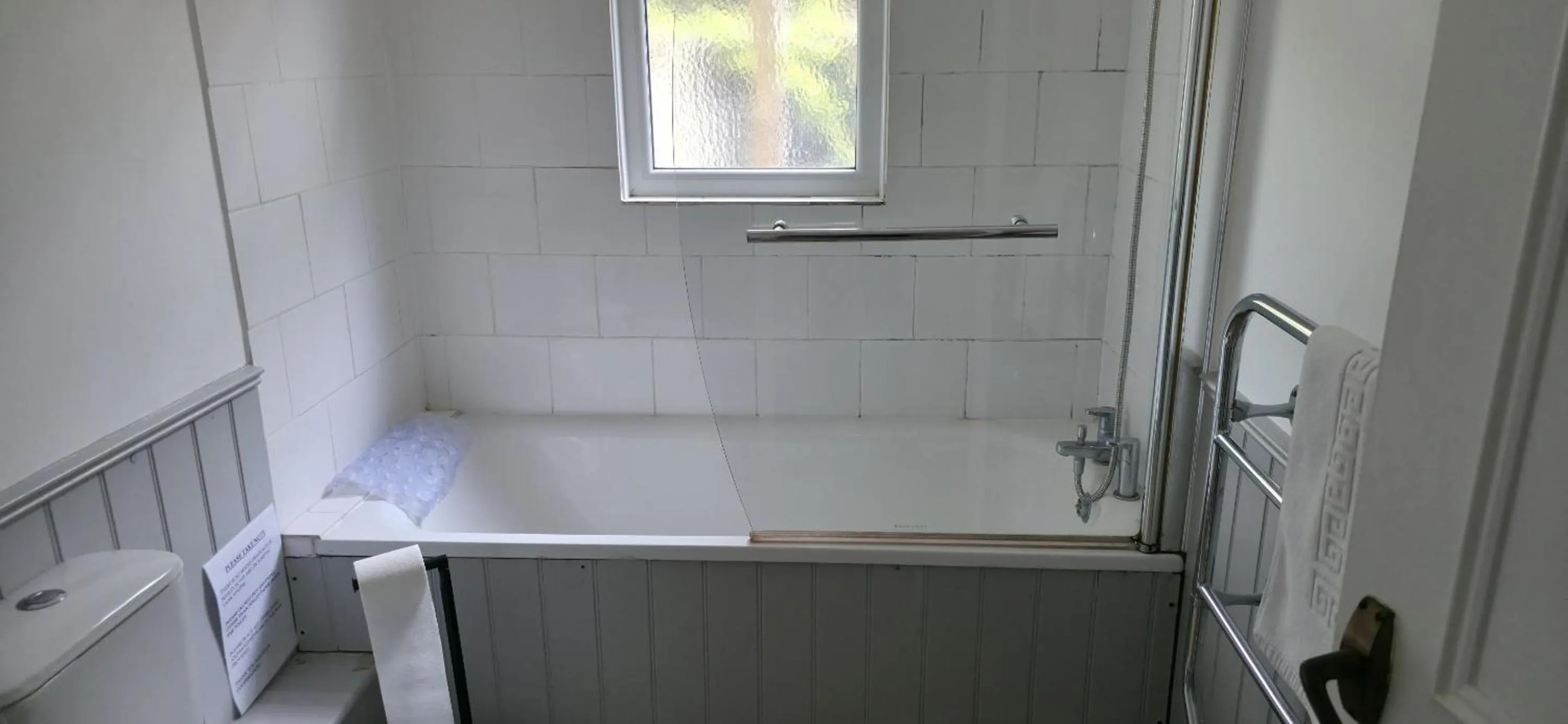 Bathroom in The Benett Arms