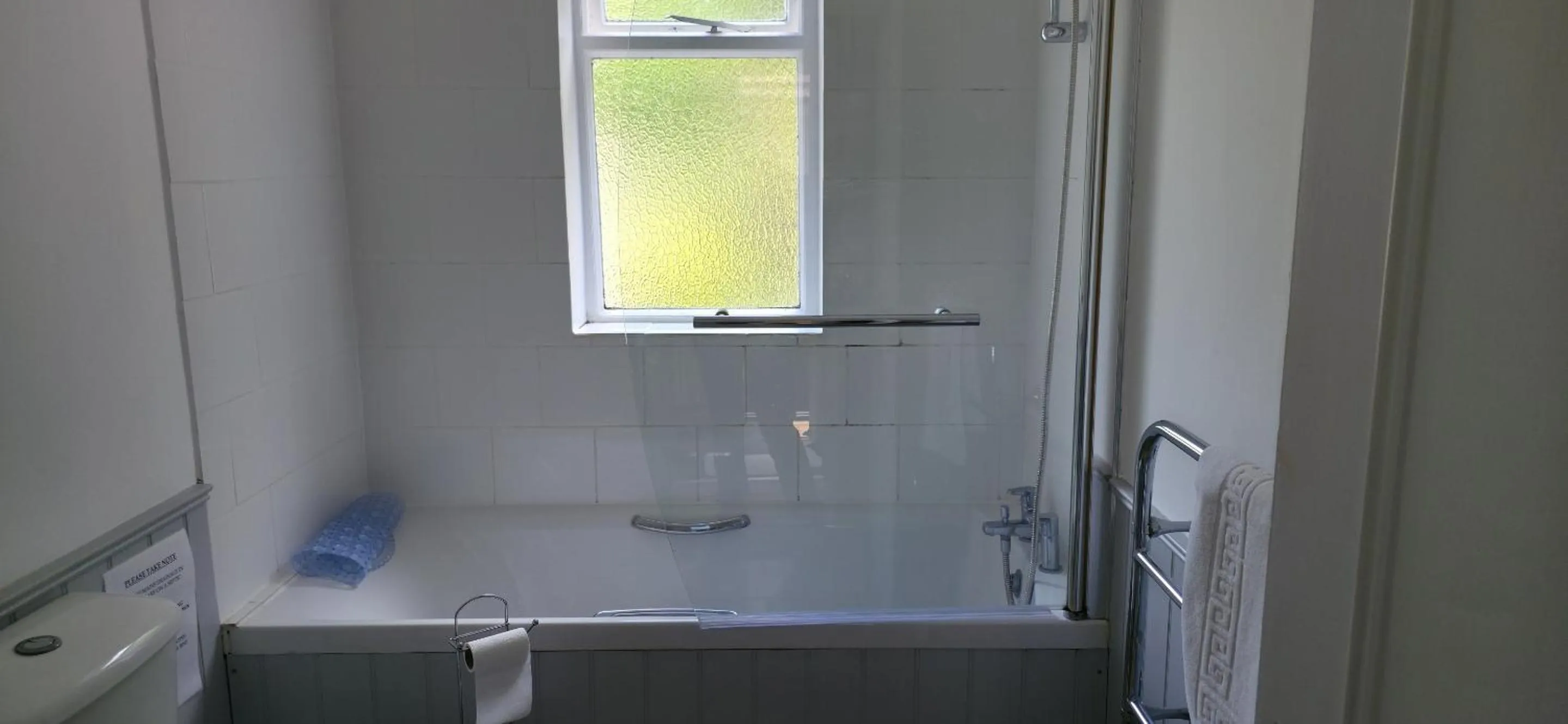 Bathroom in The Benett Arms