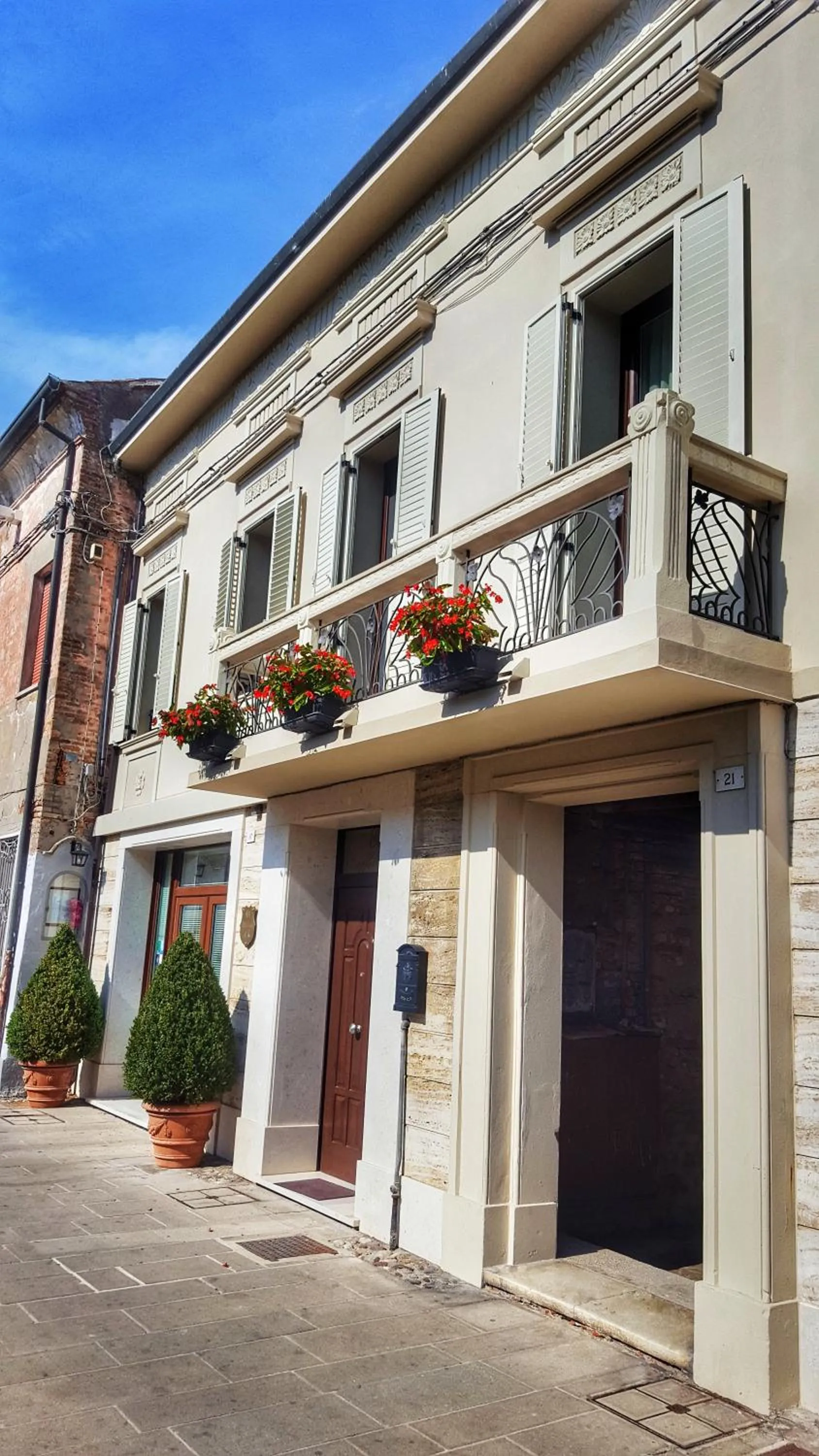 Property building in Villa Cavour