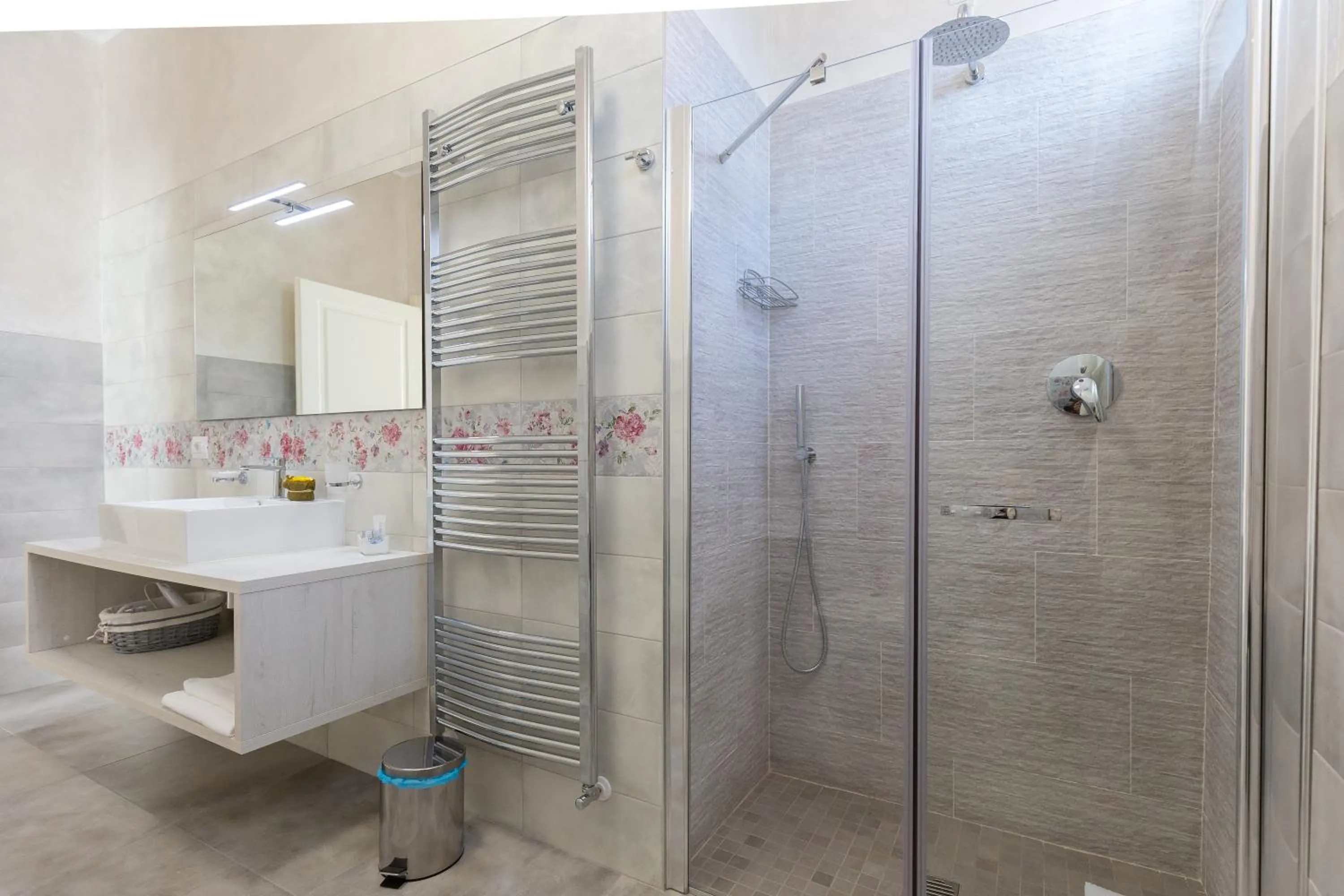 Shower in Villa Cavour