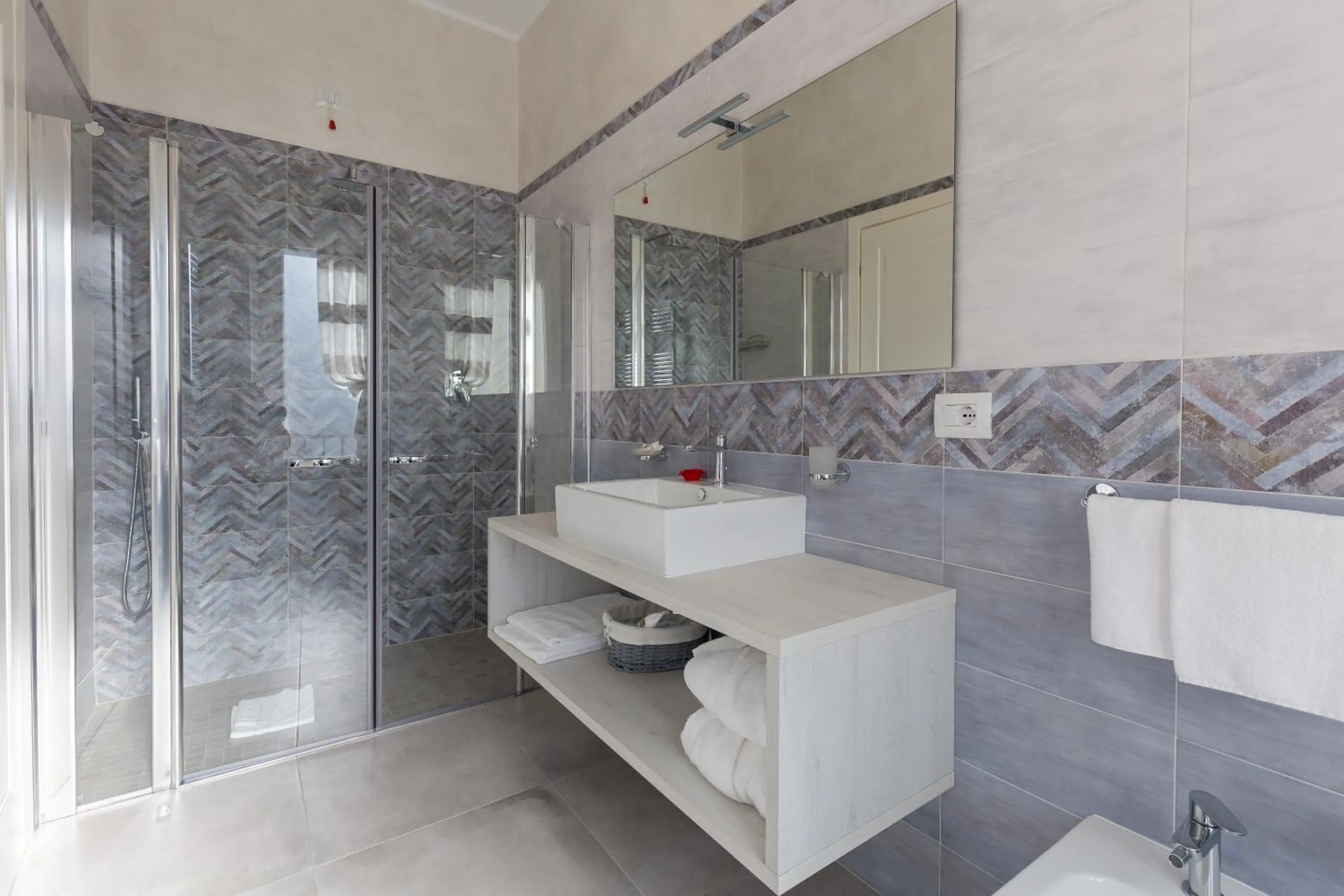 Shower in Villa Cavour