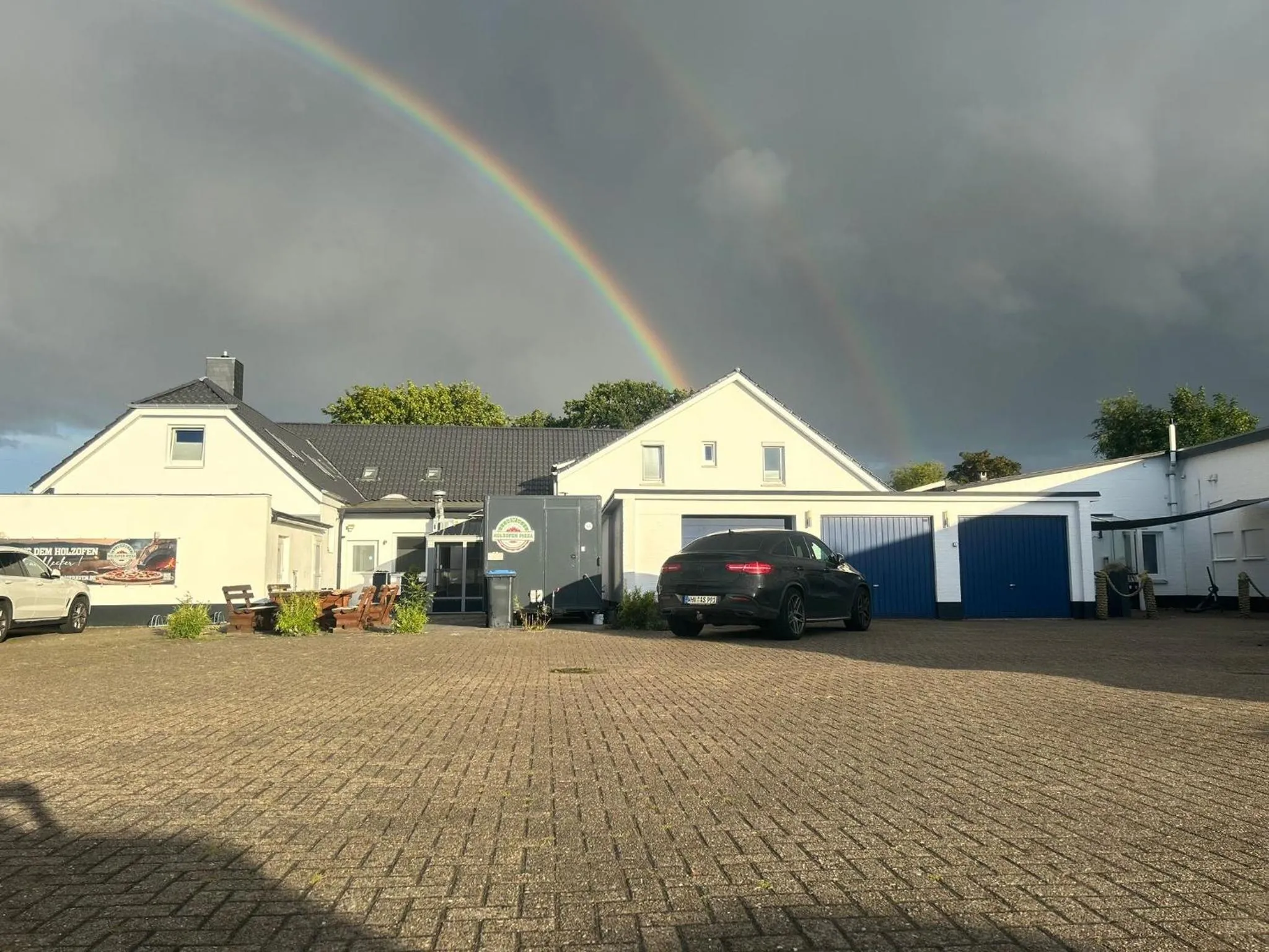 Restaurant/places to eat in tauwerk Hotel