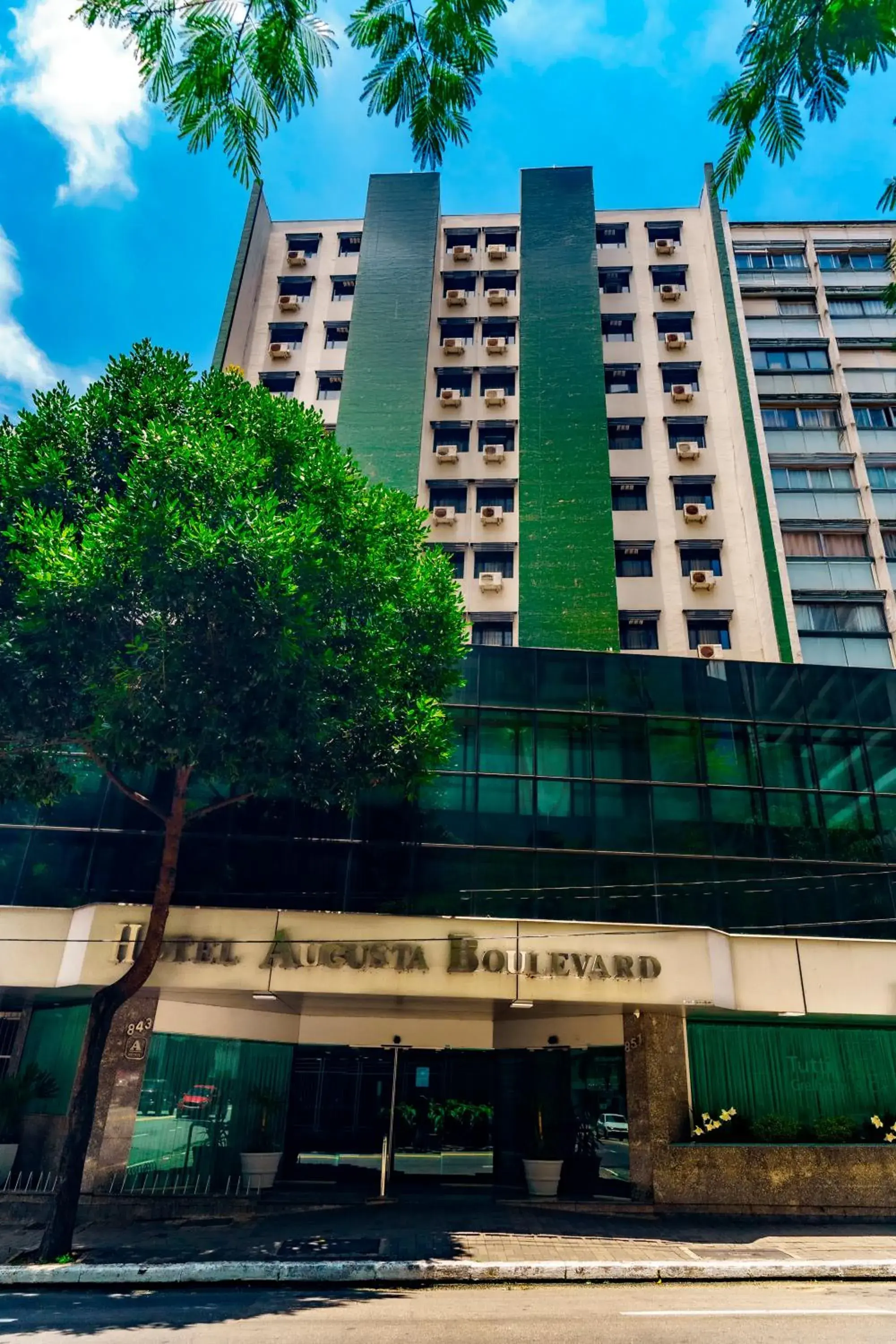 Property building in Hotel Augusta Boulevard Property building in Hotel Augusta Boulevard