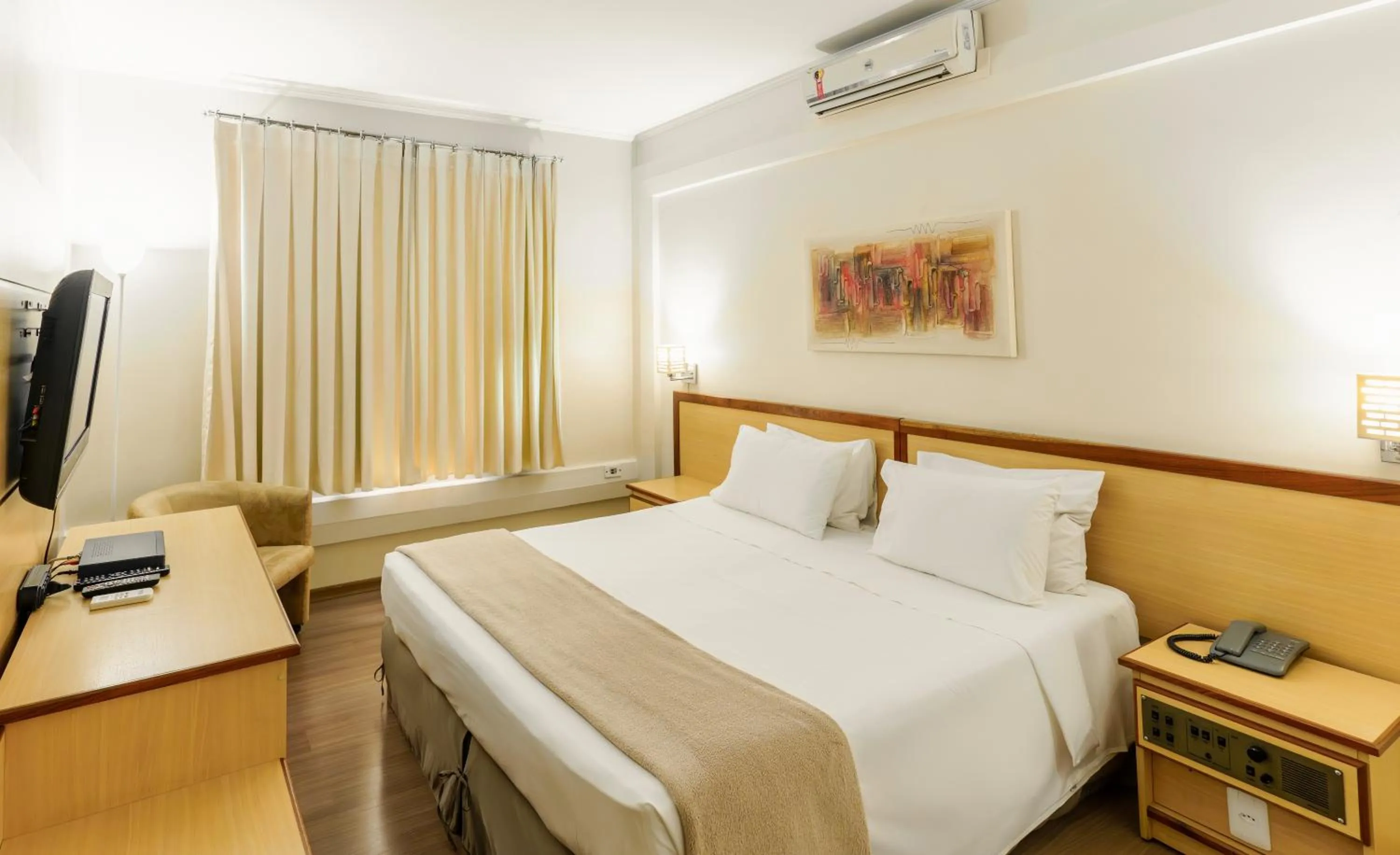 Bed in Hotel Augusta Boulevard