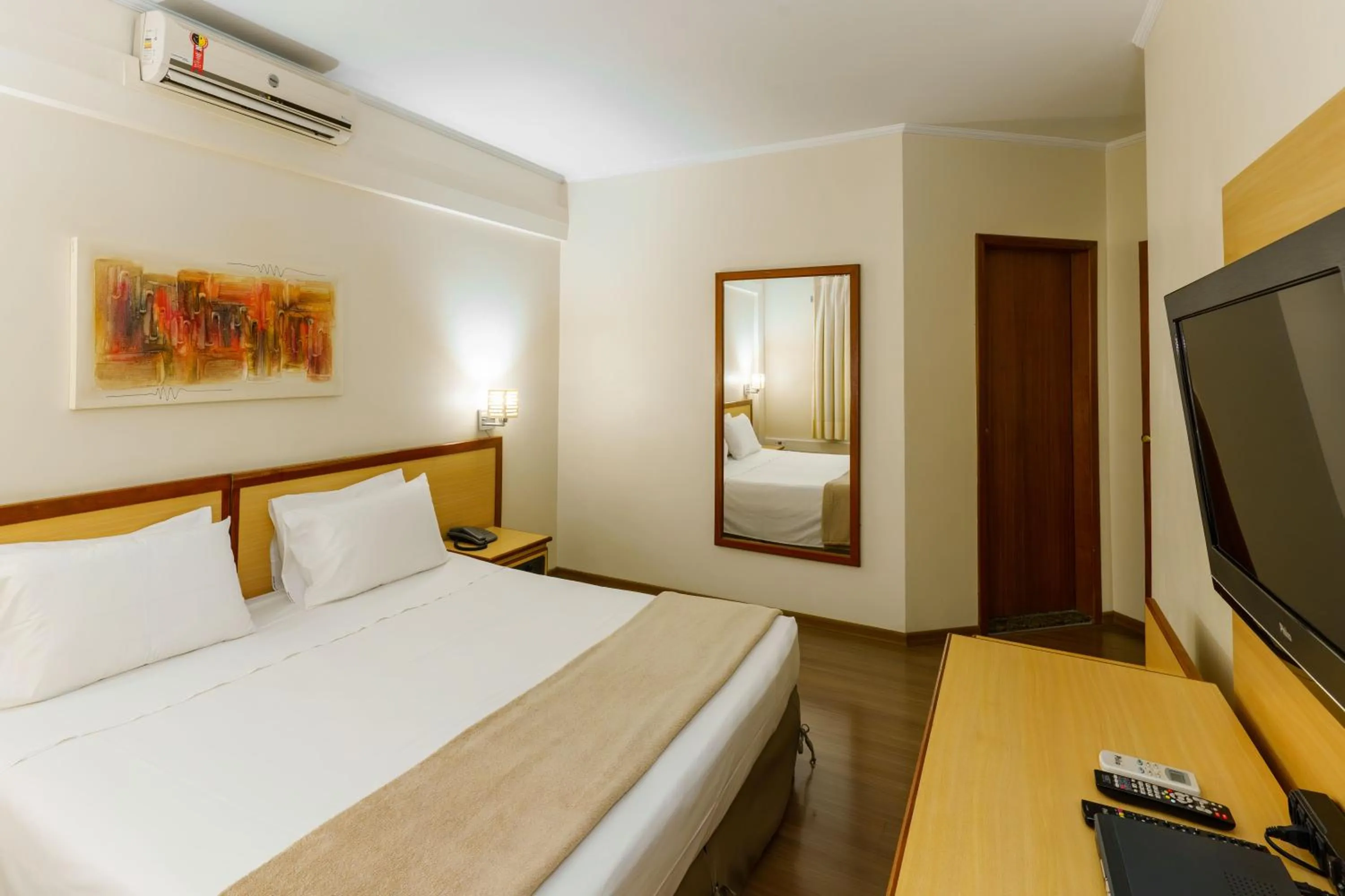 Bed in Hotel Augusta Boulevard