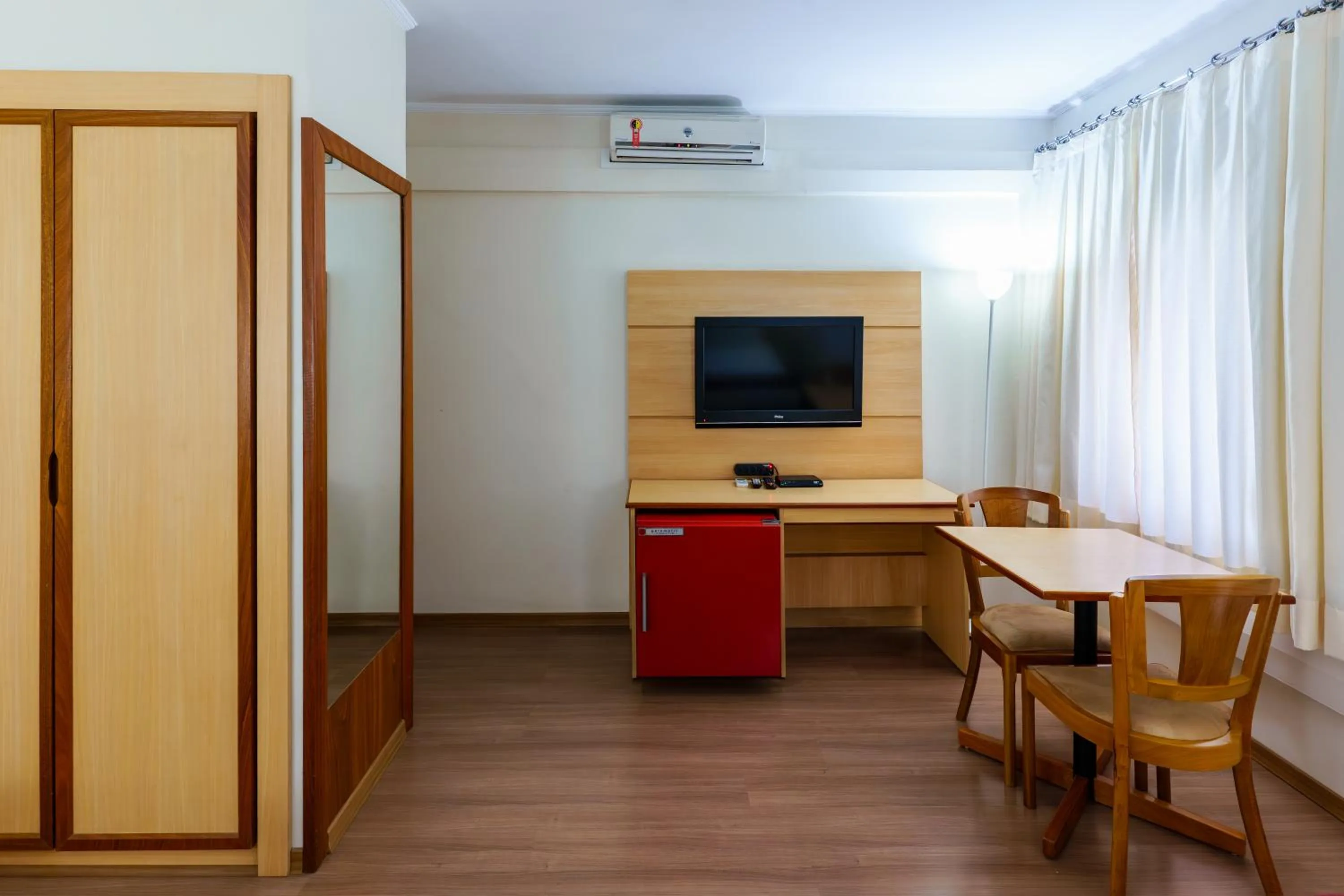 TV and multimedia in Hotel Augusta Boulevard