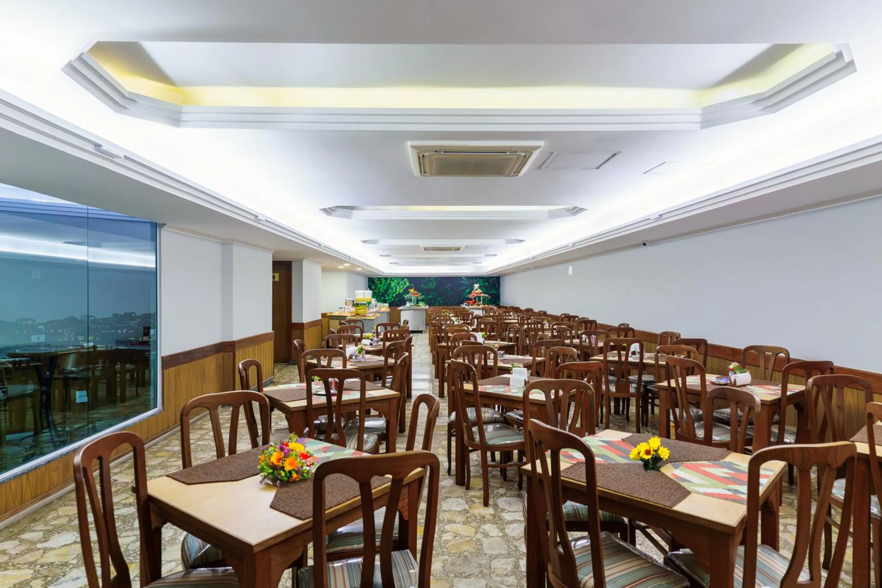 Restaurant/places to eat in Hotel Augusta Boulevard