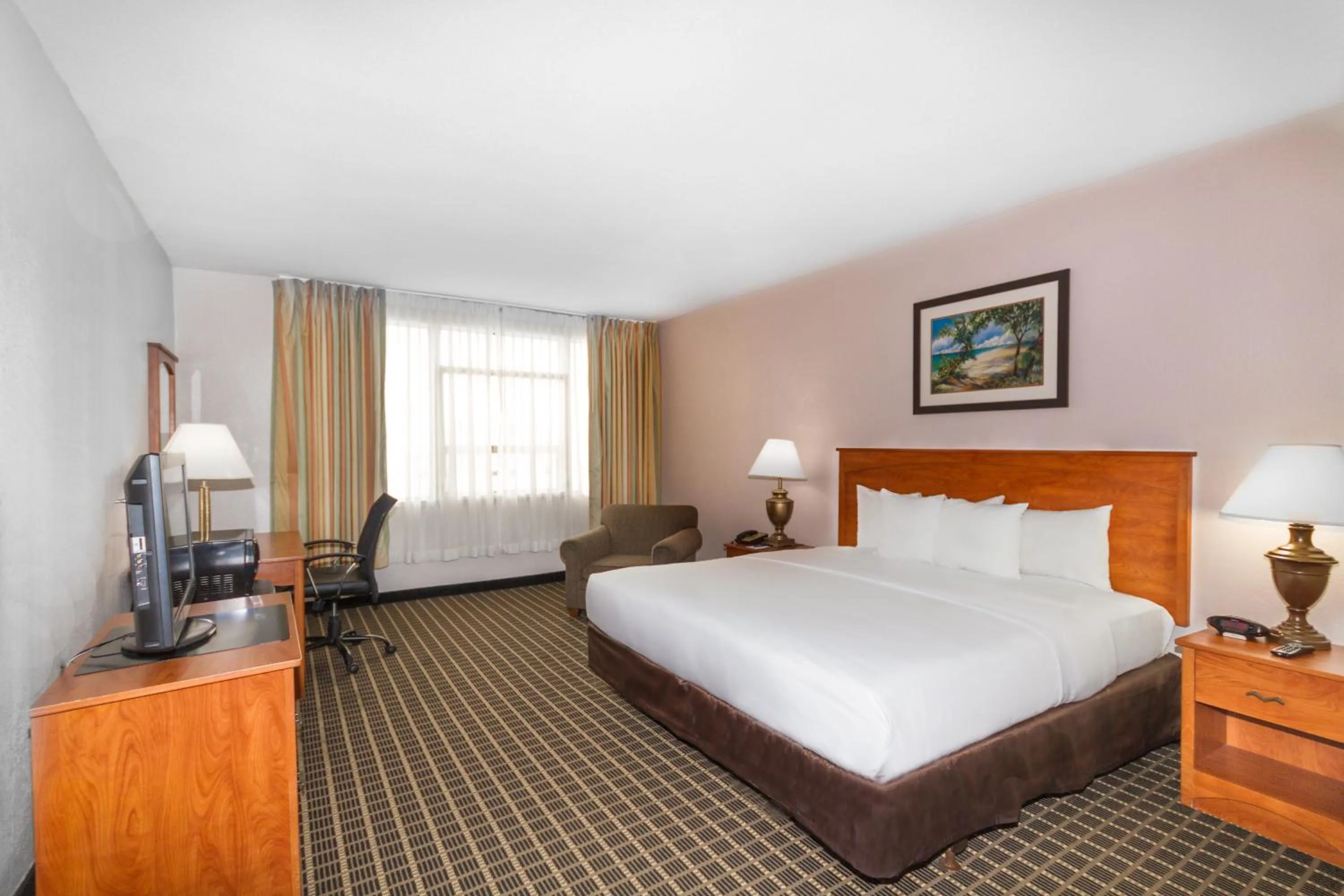 Bedroom, Bed in Clarion Inn & Suites Miami International Airport