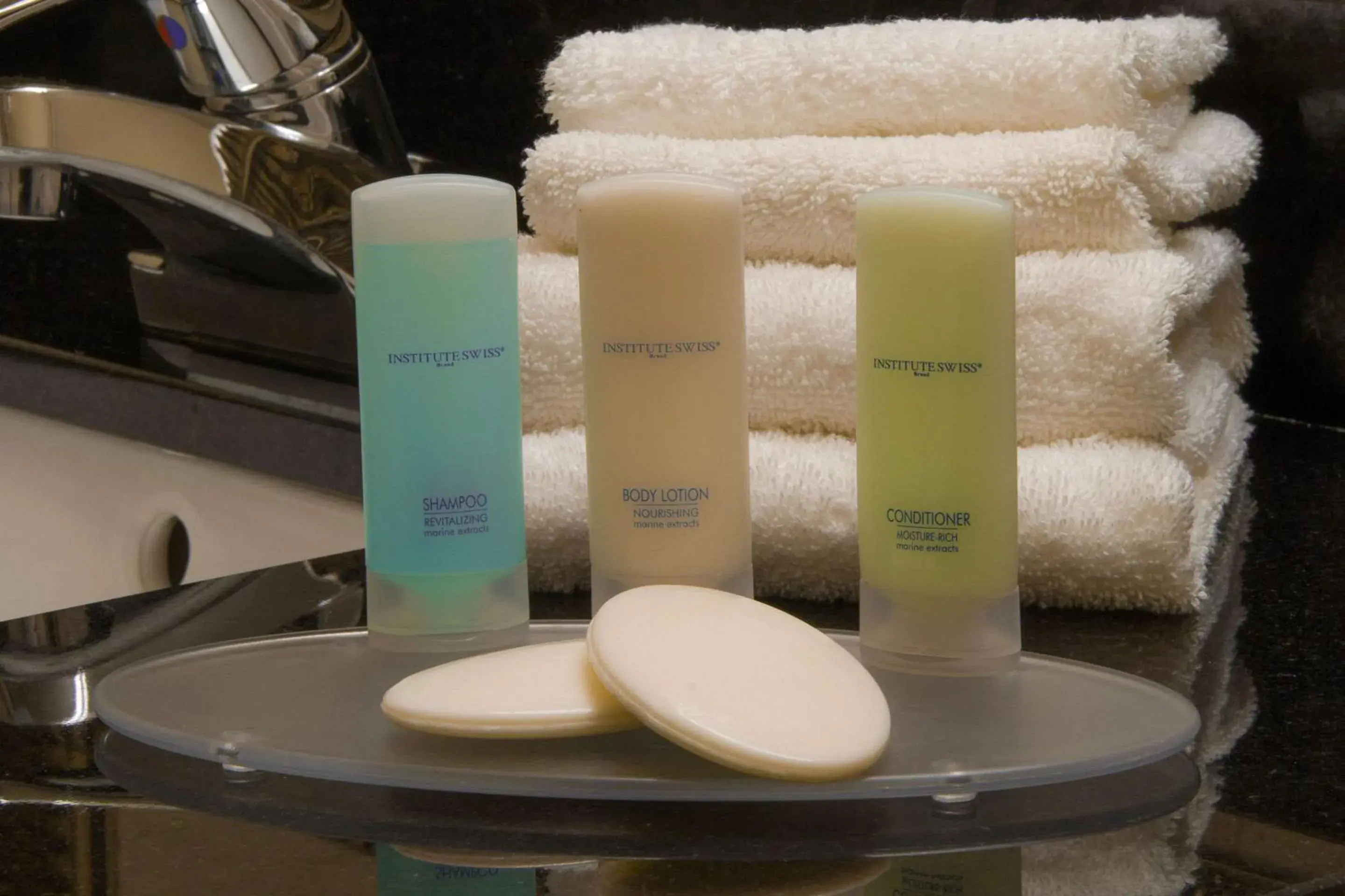 Bedroom in Clarion Inn & Suites Miami International Airport Bedroom in Clarion Inn & Suites Miami International Airport