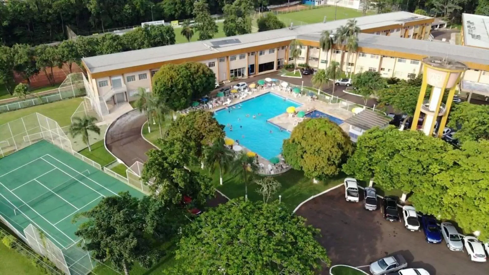 Tennis court in Dom Pedro I Palace Hotel
