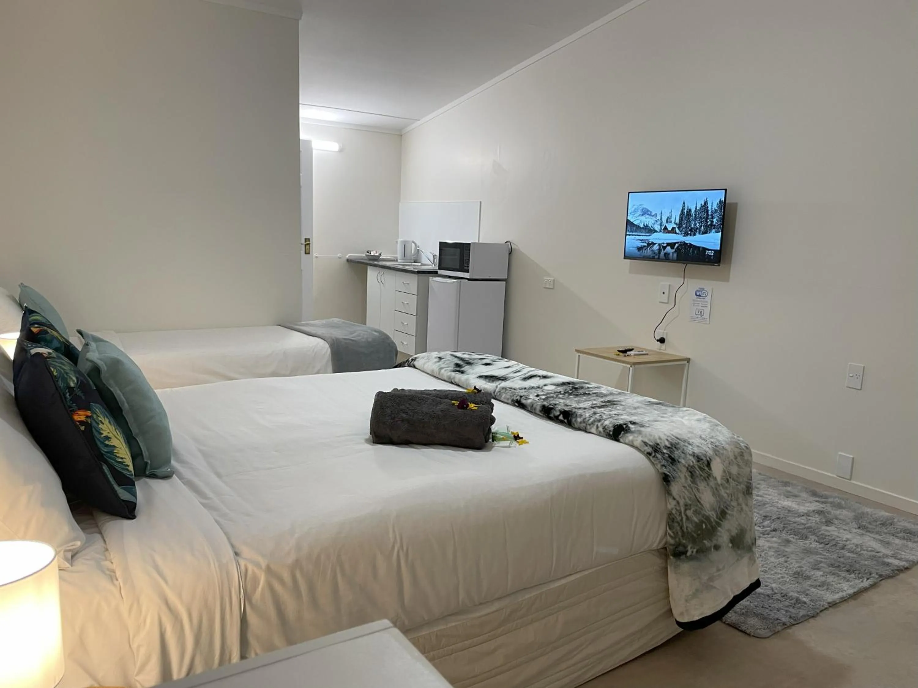 Comfort Triple Room with Shower in Tirau Motor Inn