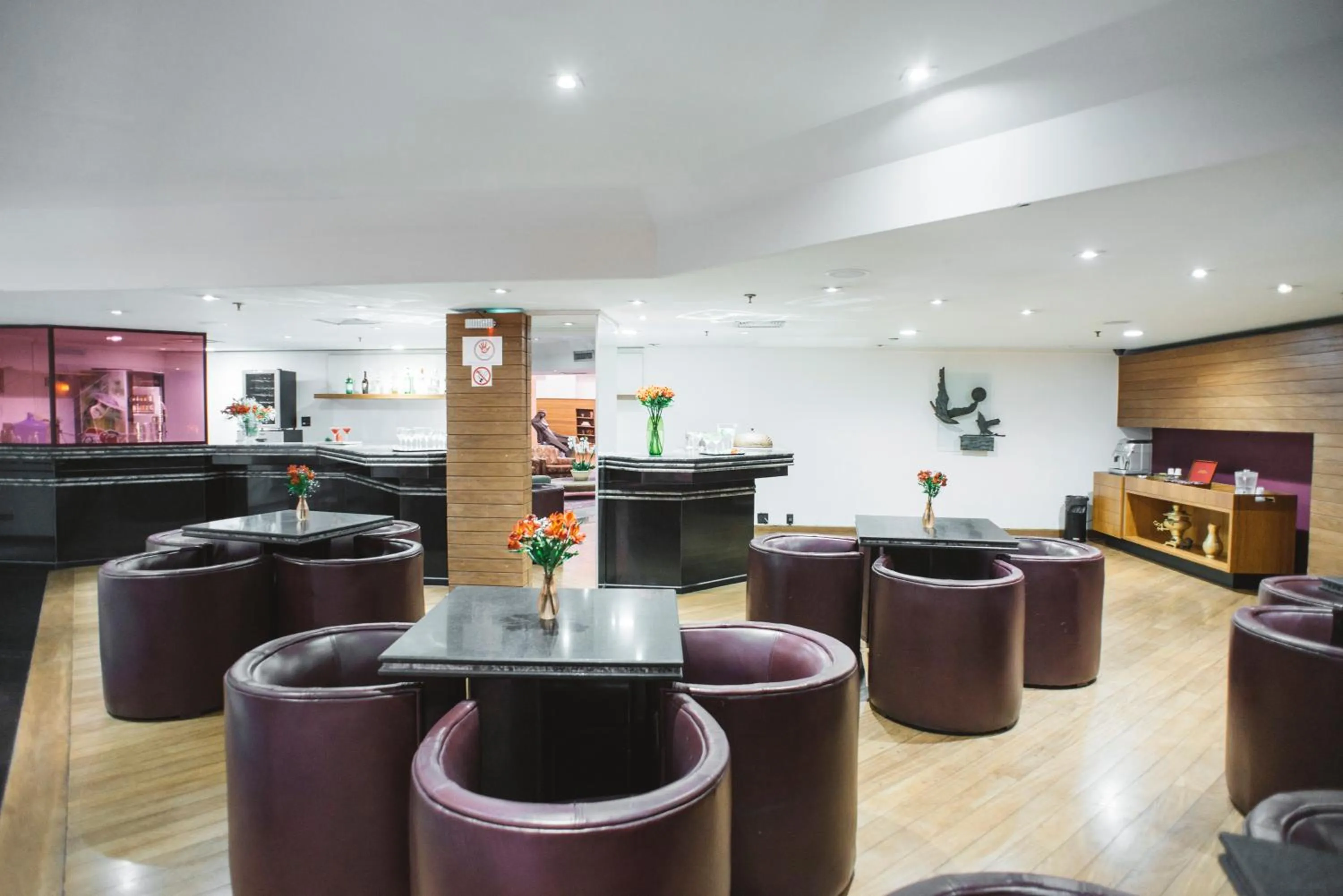 Communal lounge/ TV room in Hotel Golden Park Campinas Cambuí By Nacional Inn