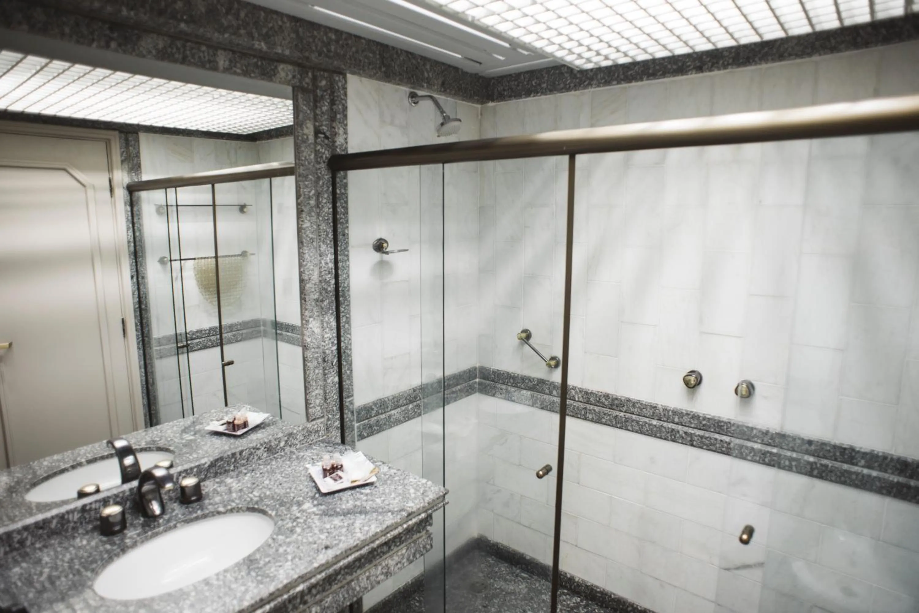 Bathroom in Hotel Golden Park Campinas Cambuí By Nacional Inn