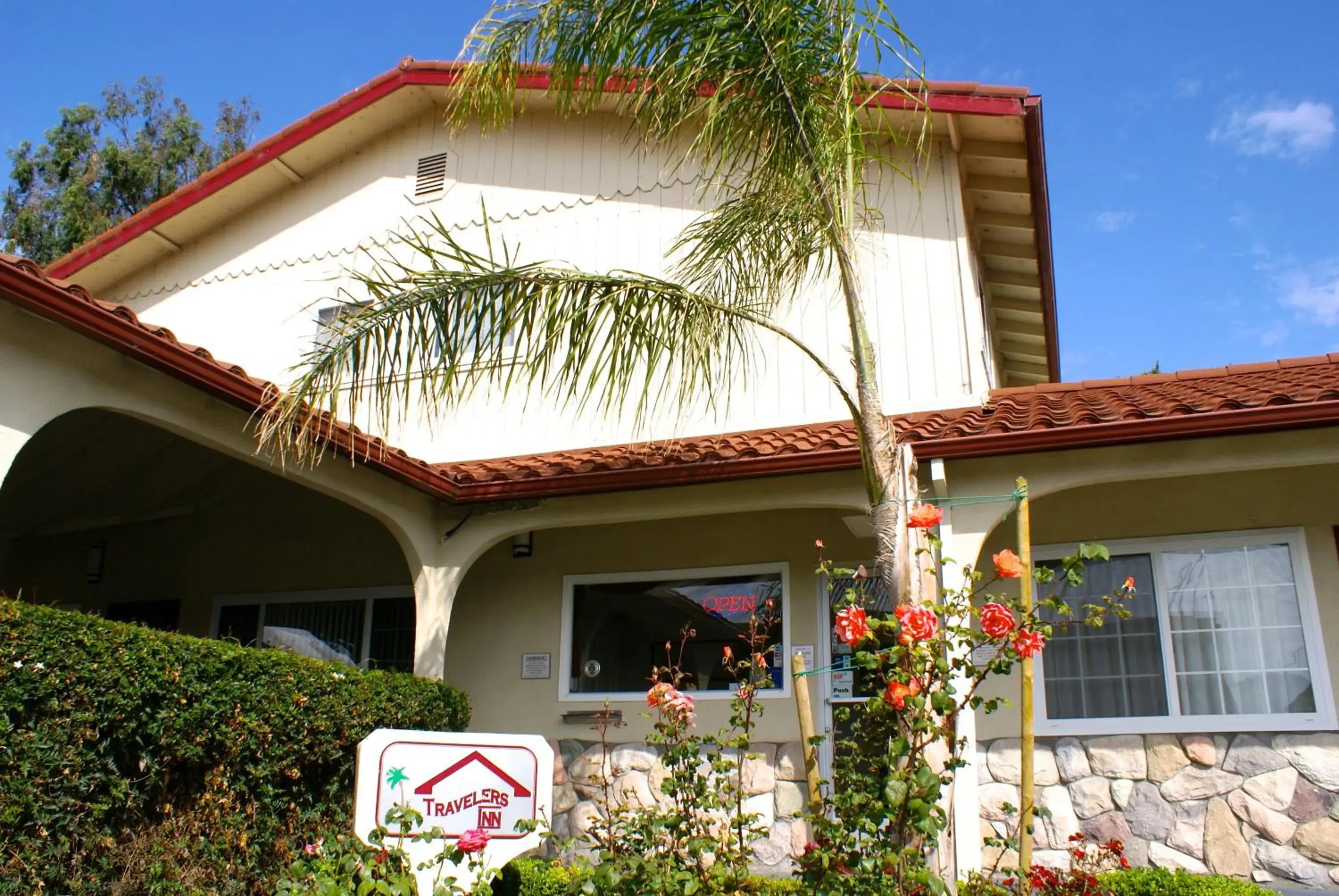 Facade/entrance in Travelers Inn Facade/entrance in Travelers Inn