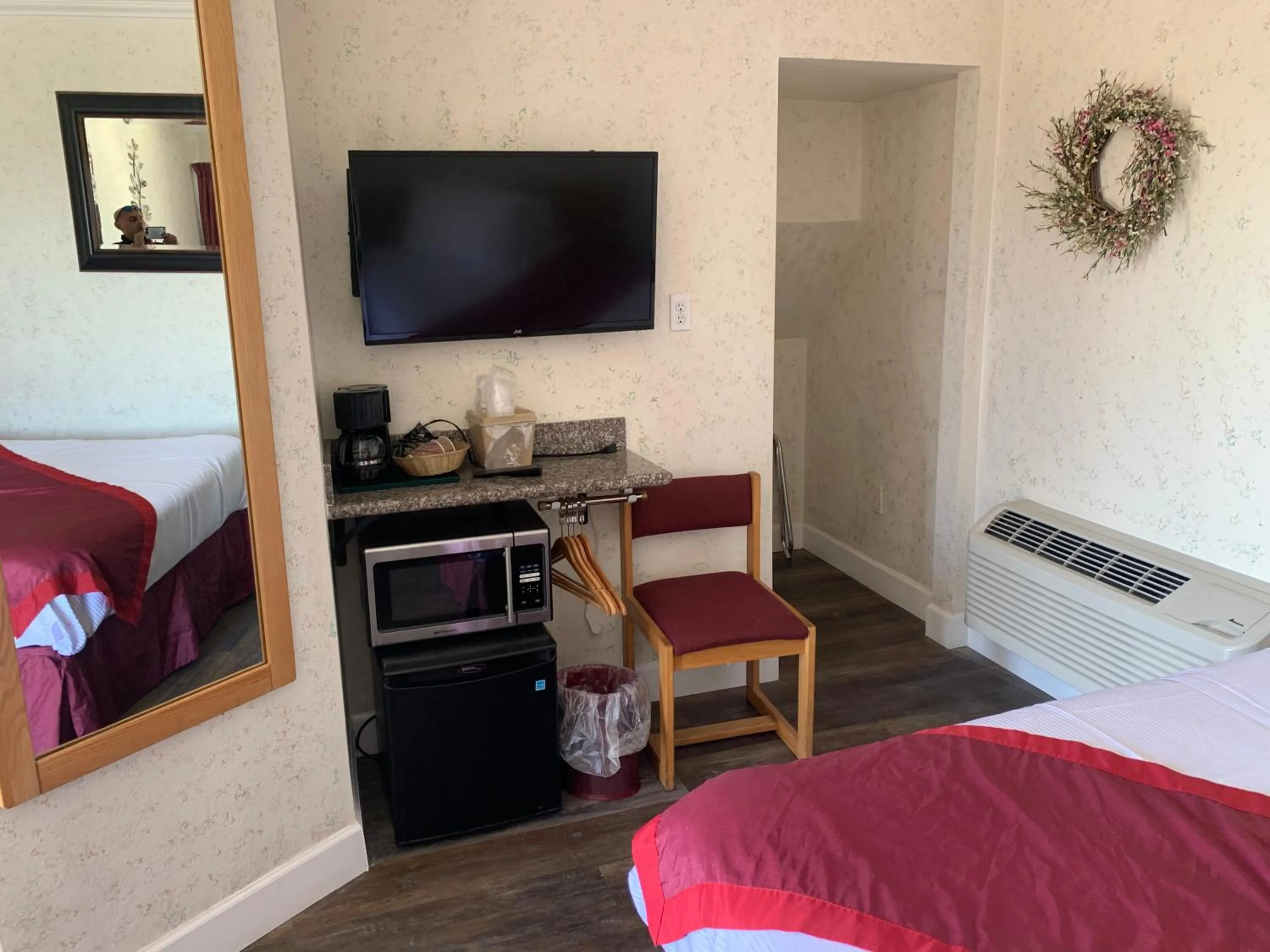 Bed in Travelers Inn