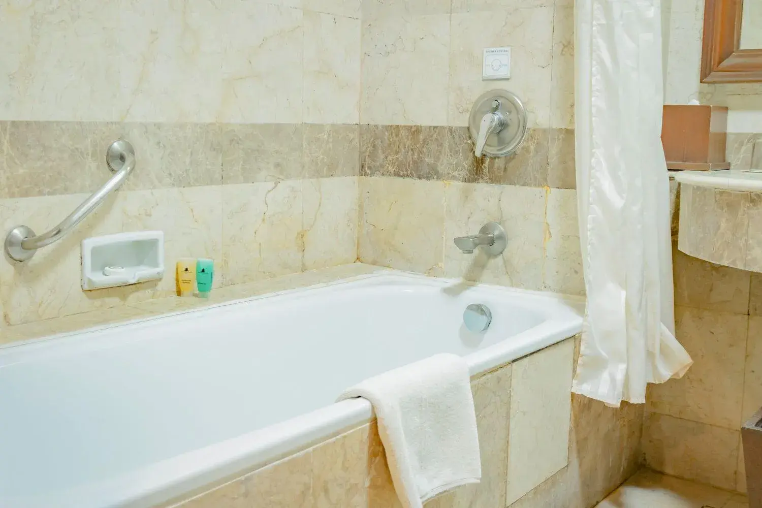 Deluxe Double Room in The Sunan Hotel Solo Deluxe Double Room in The Sunan Hotel Solo