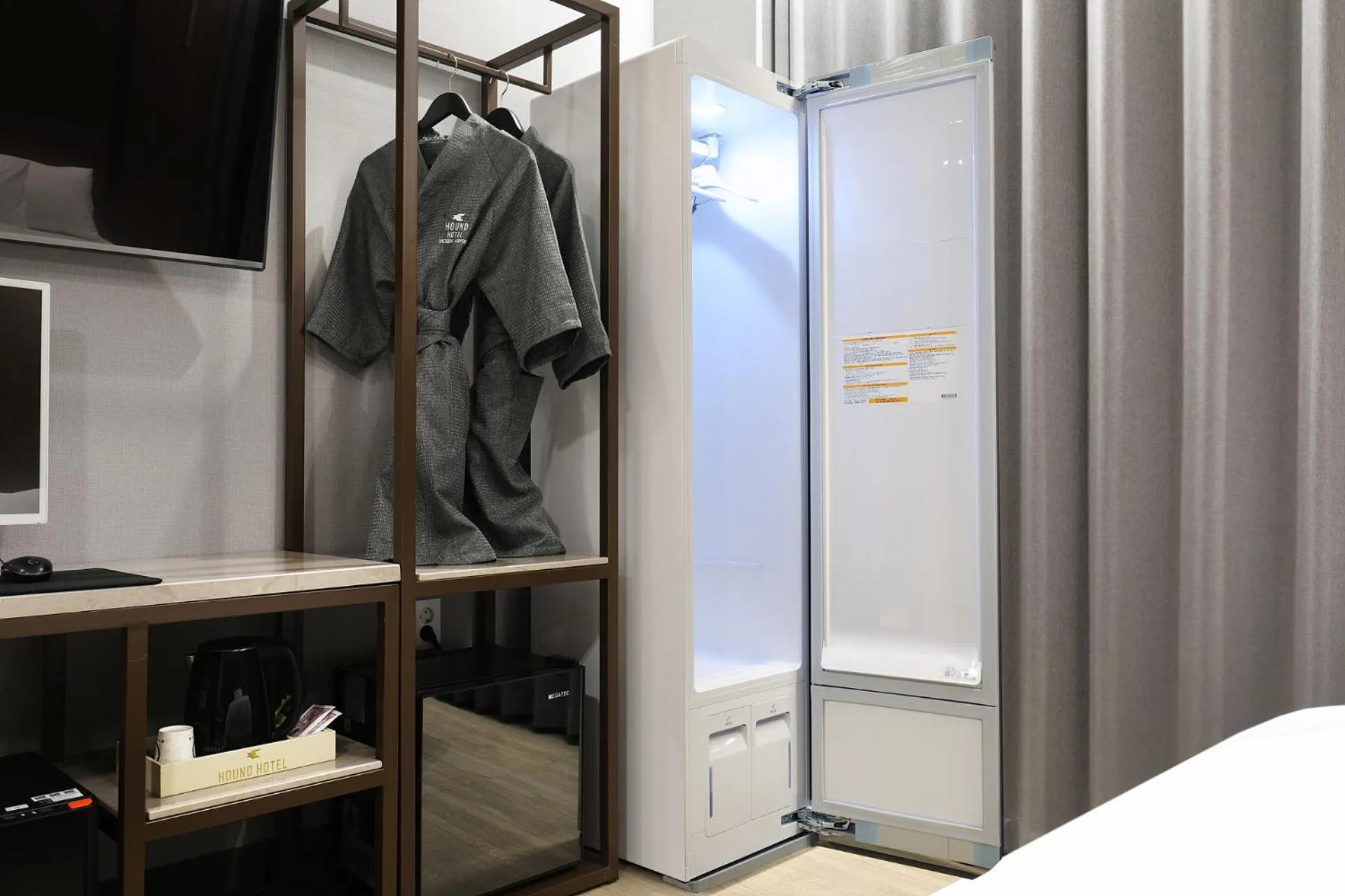 wardrobe, Bed in HOUND HOTEL Incheon Airport