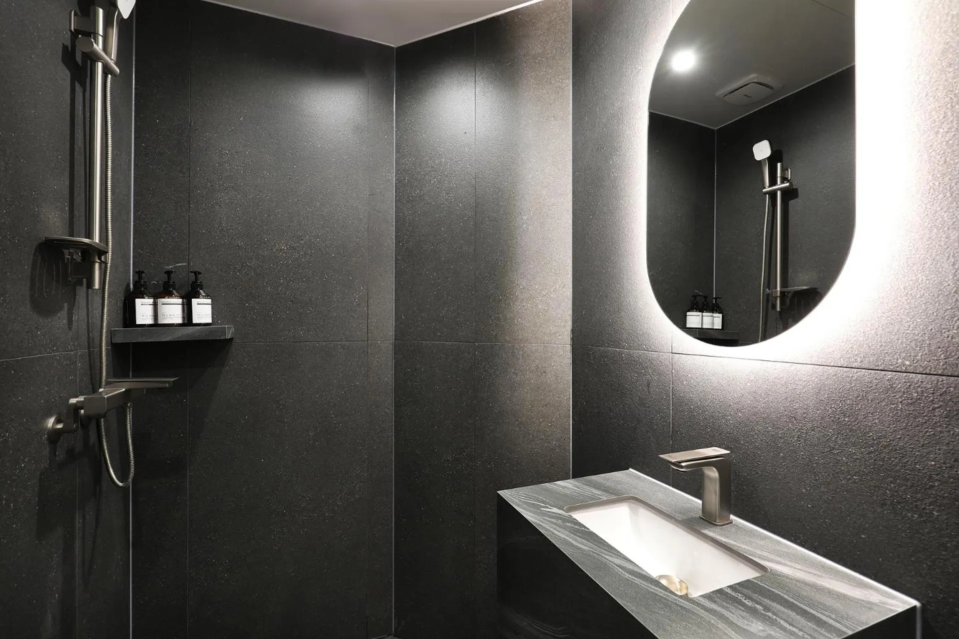 Shower in HOUND HOTEL Incheon Airport