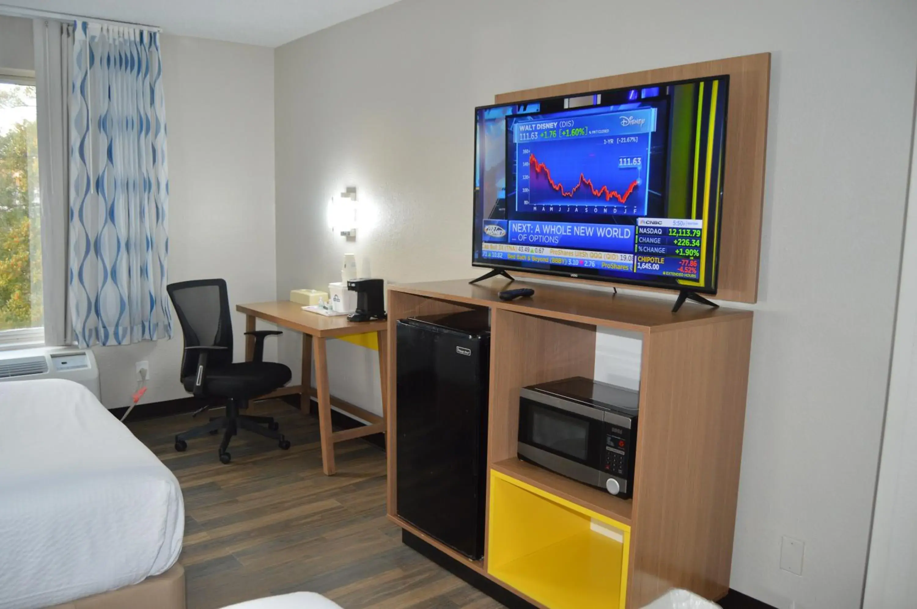 TV and multimedia, Bed in Days Inn by Wyndham Marietta-Atlanta-Delk Road TV and multimedia, Bed in Days Inn by Wyndham Marietta-Atlanta-Delk Road