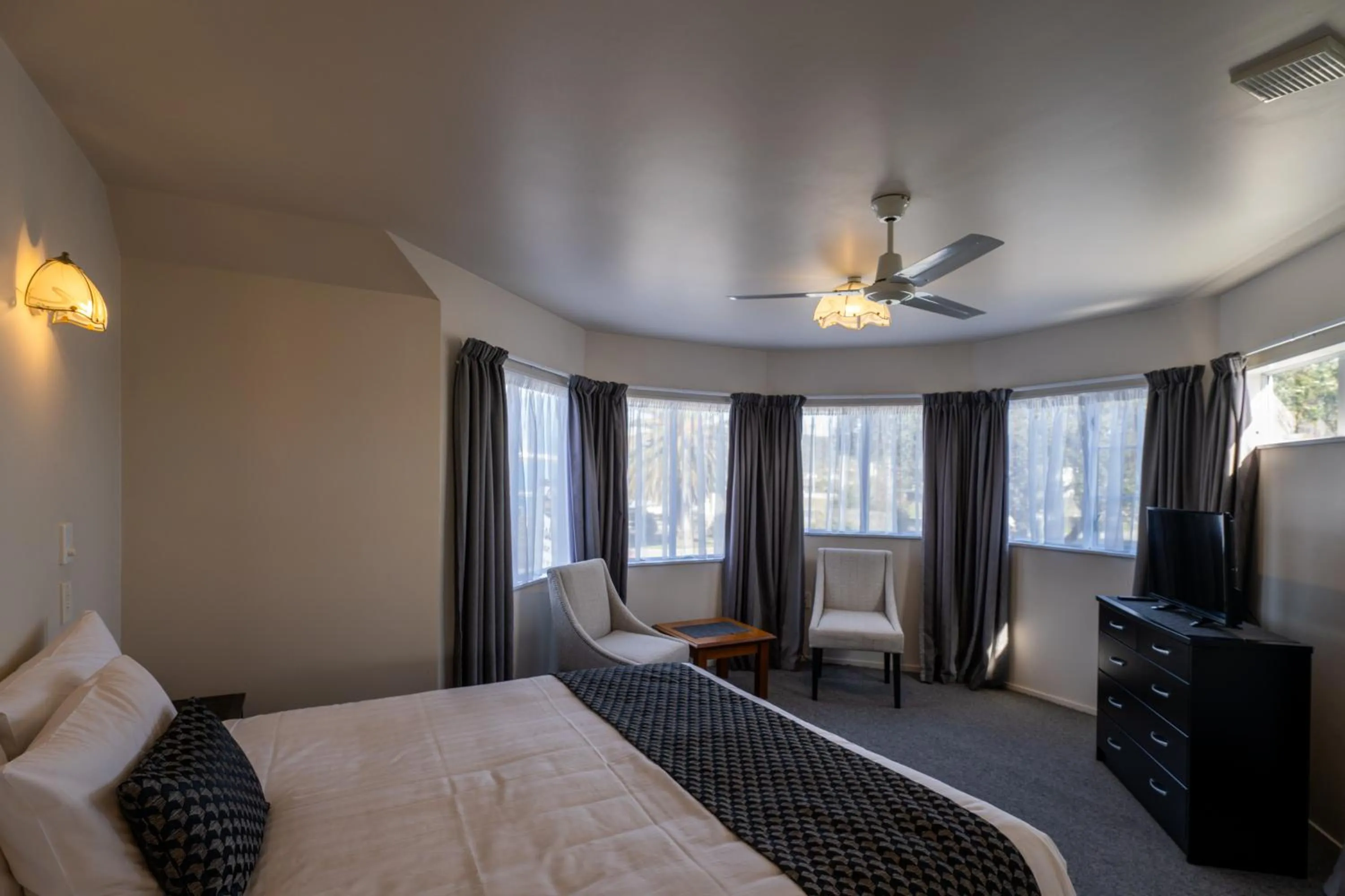 Bedroom, Bed in ASURE Gables Motor Lodge