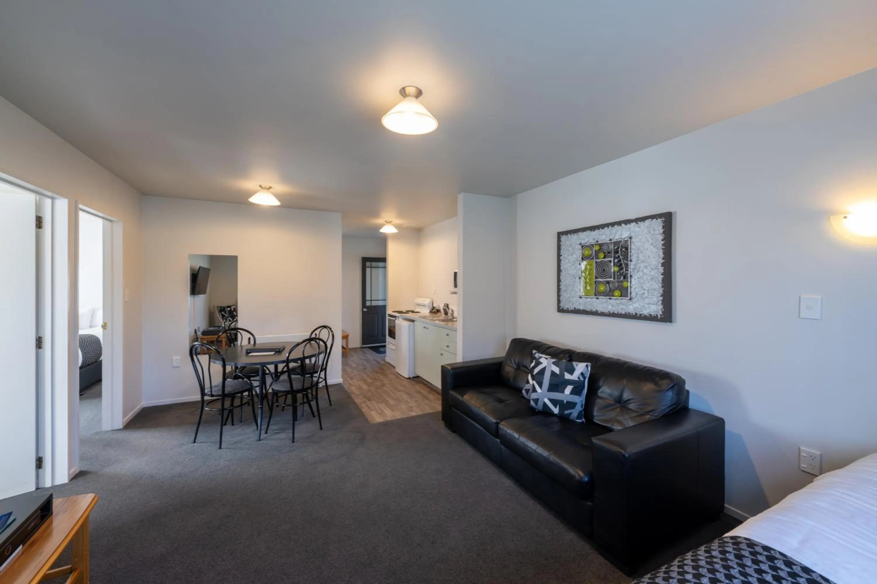 Living room, Bed in ASURE Gables Motor Lodge